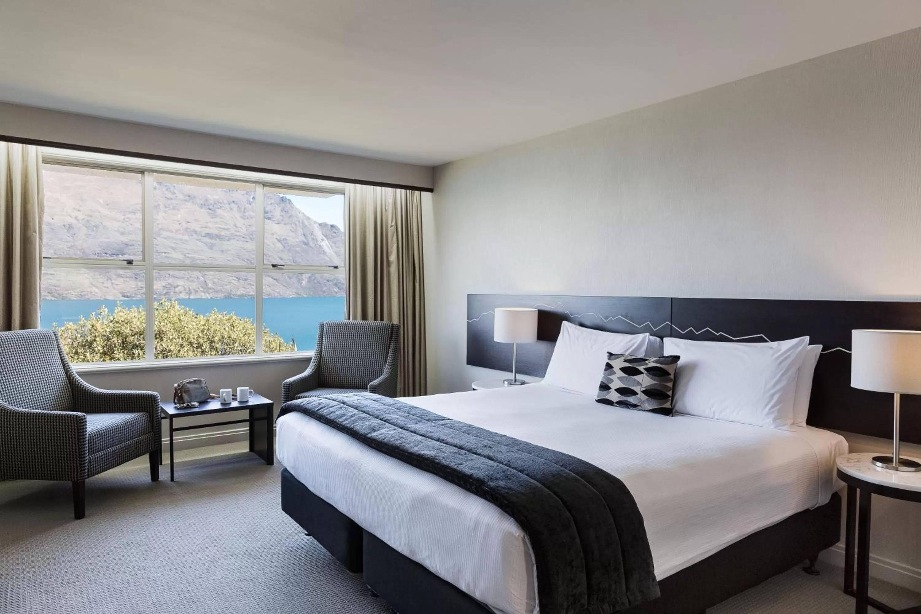 Bed in Mercure Queenstown Resort