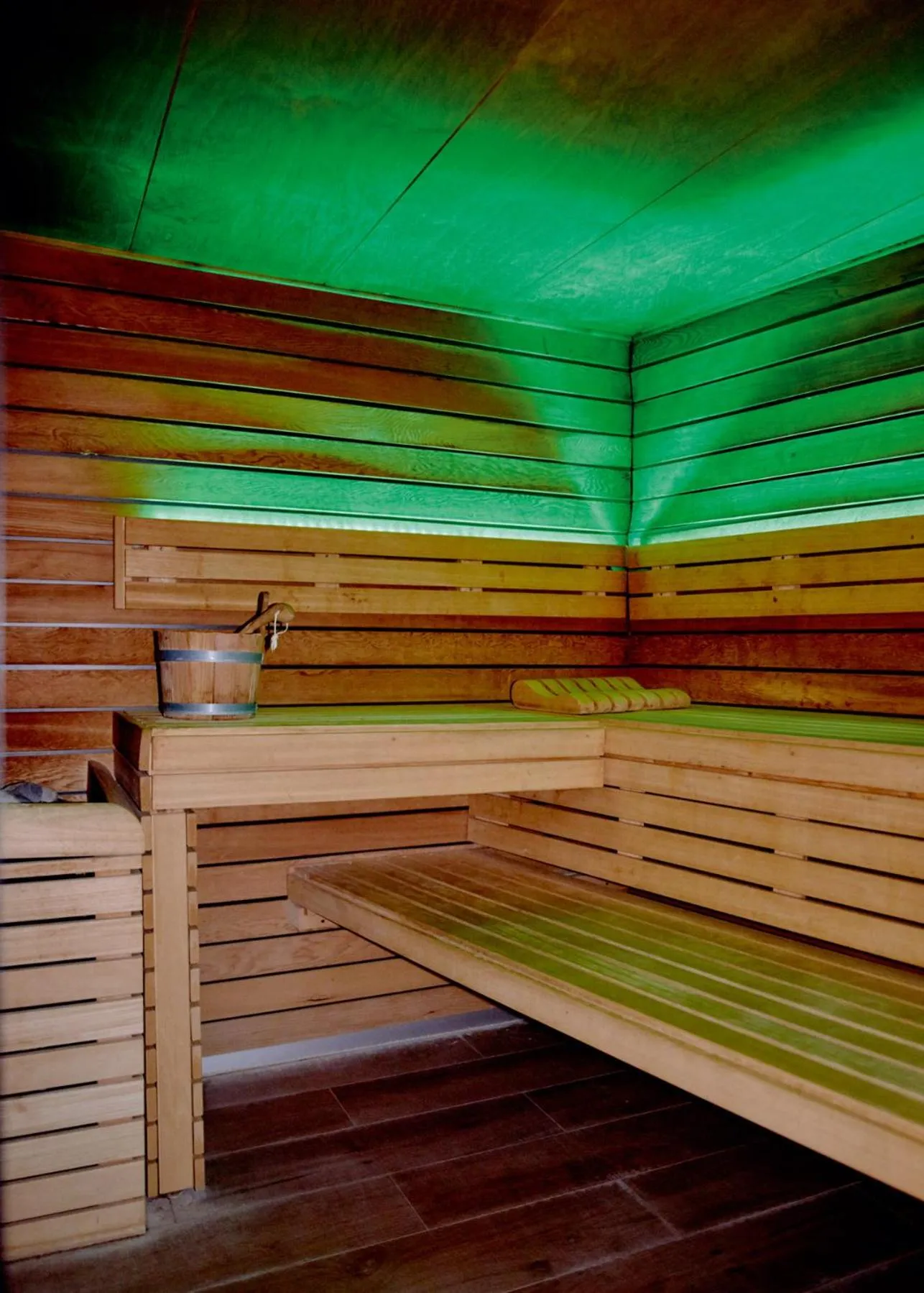 Hot Tub in Hotel Restaurant La Vague de Saint Paul