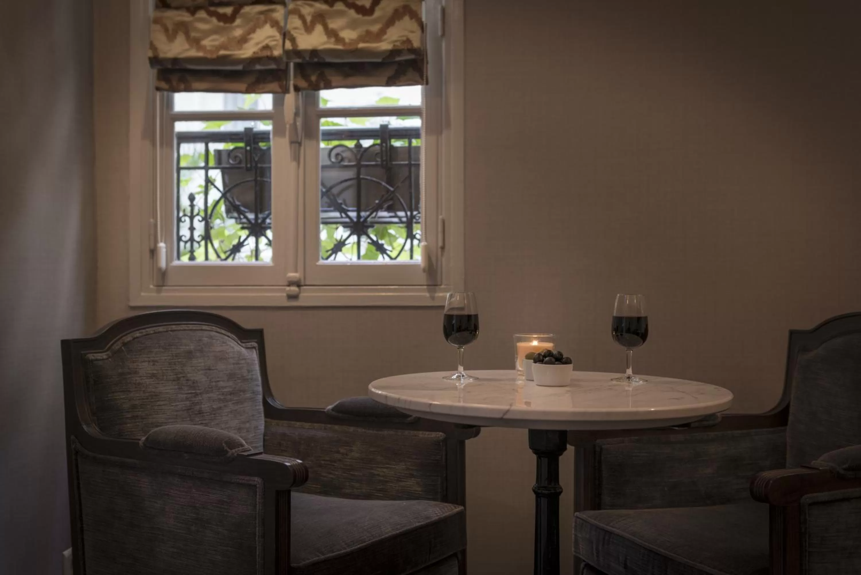 Seating area in Acacias Etoile