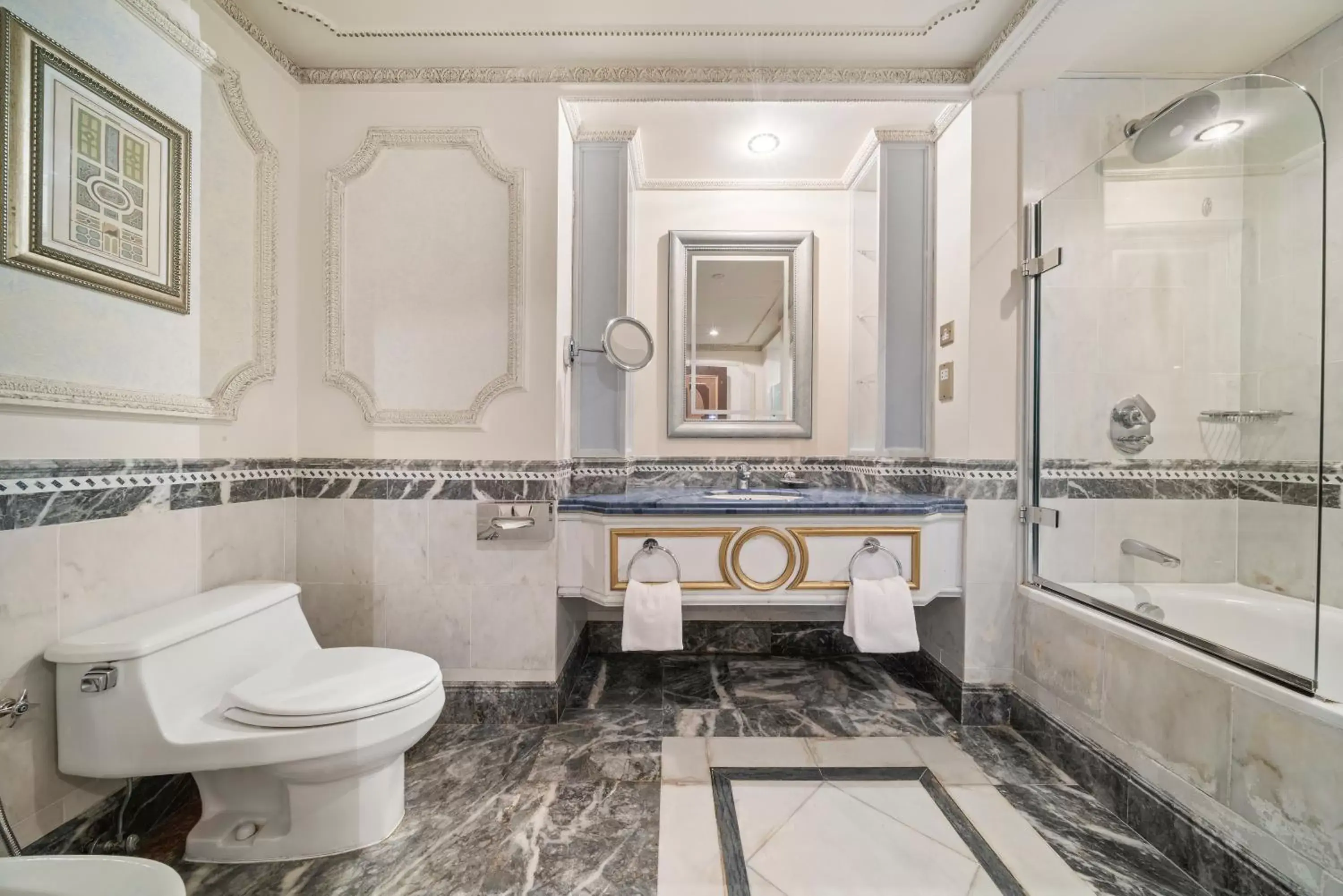 Three-Bedroom Amiri Suite with City View in InterContinental Dar Al Tawhid Makkah by IHG Three-Bedroom Amiri Suite with City View in InterContinental Dar Al Tawhid Makkah by IHG