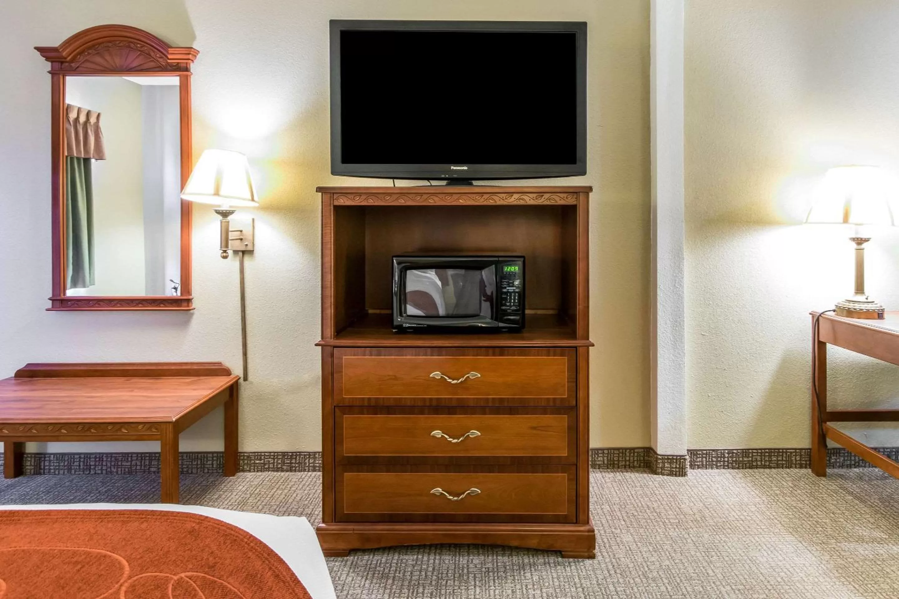 Photo of the whole room in Comfort Suites Owensboro South