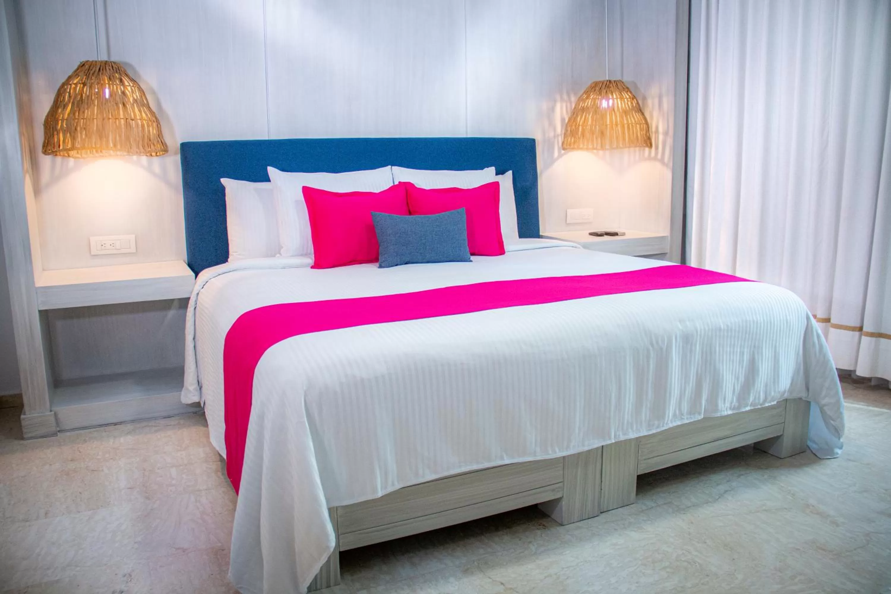 Coffee/tea facilities, Bed in Hotel The Palm