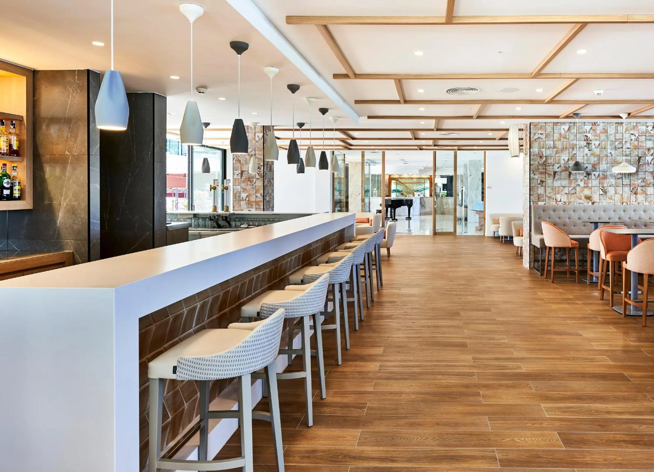 Lounge or bar in Hotel & Spa S'Entrador Playa