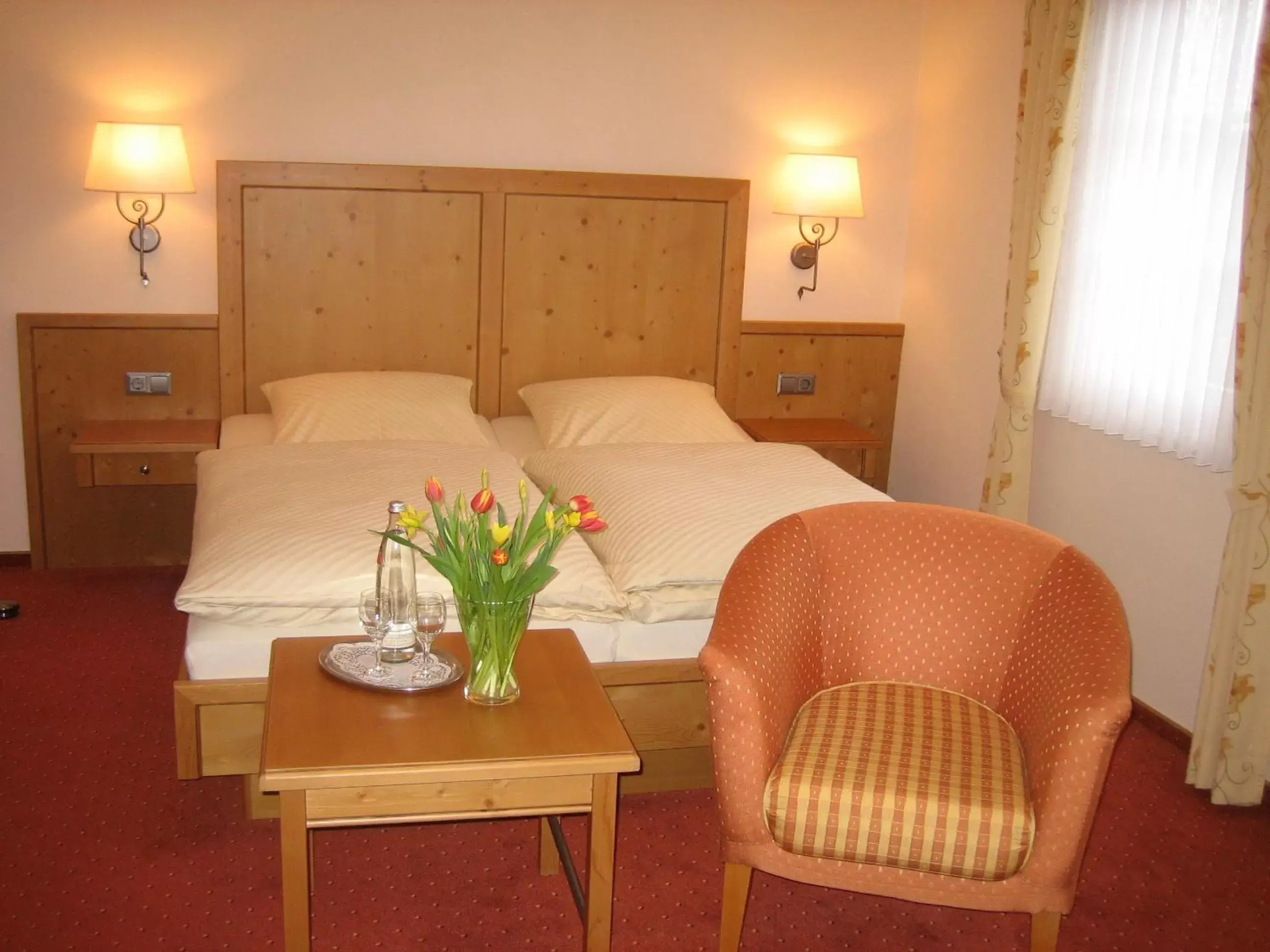 Double Room with Private Bathroom in Hotel Lindenhof Double Room with Private Bathroom in Hotel Lindenhof