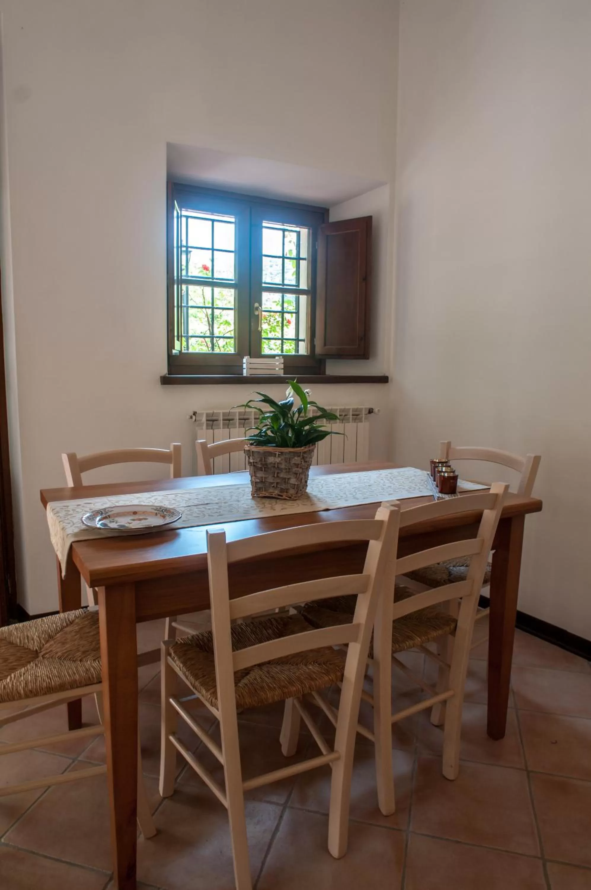 Living room, Dining Area in CASALE LA FATA -tipico toscano immerso nelle colline tra Lucca e Versilia, 6 appartamenti indipendenti