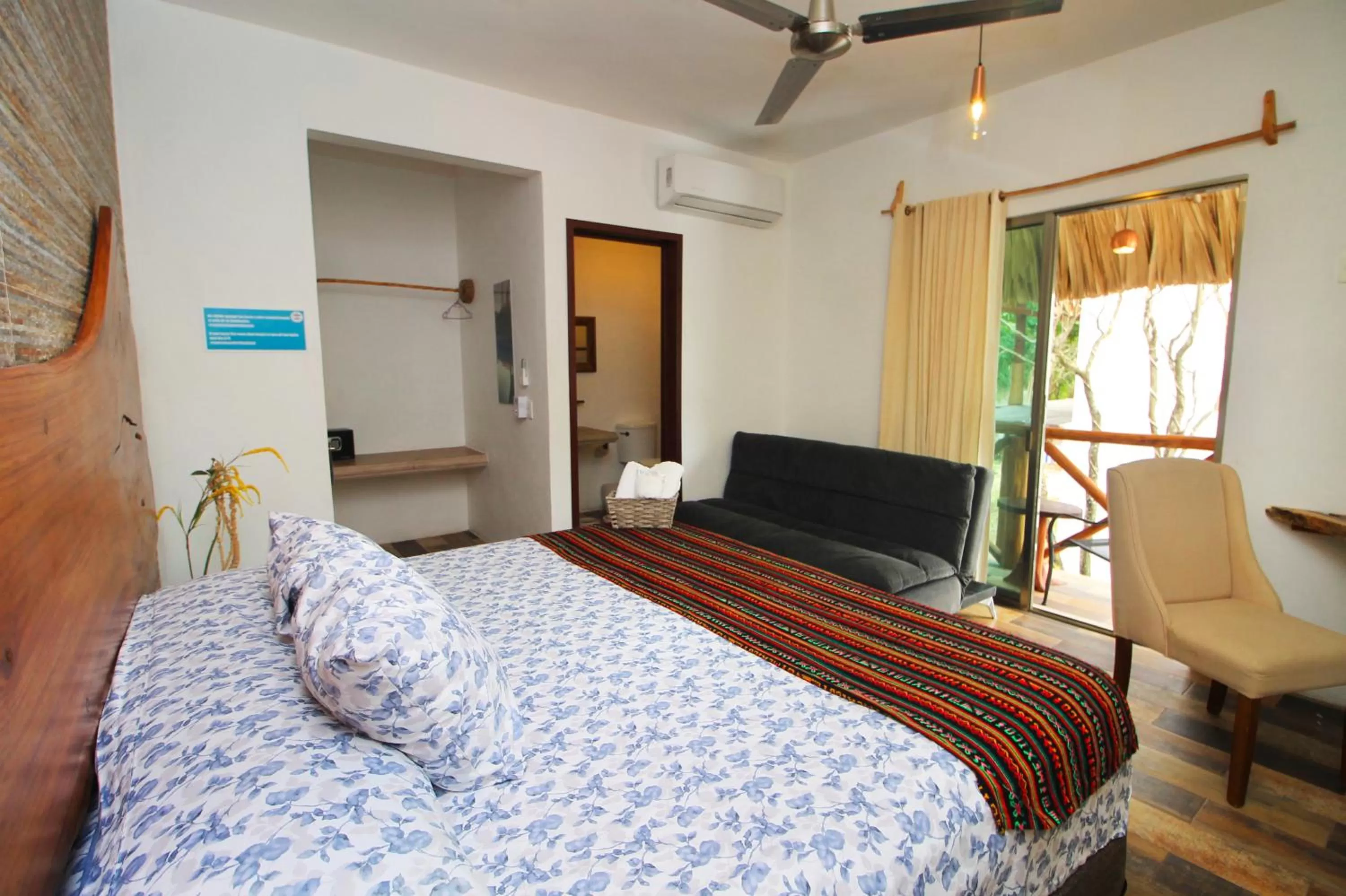 Photo of the whole room, Bed in Hotel Pancho Villas Bacalar Vista a Laguna