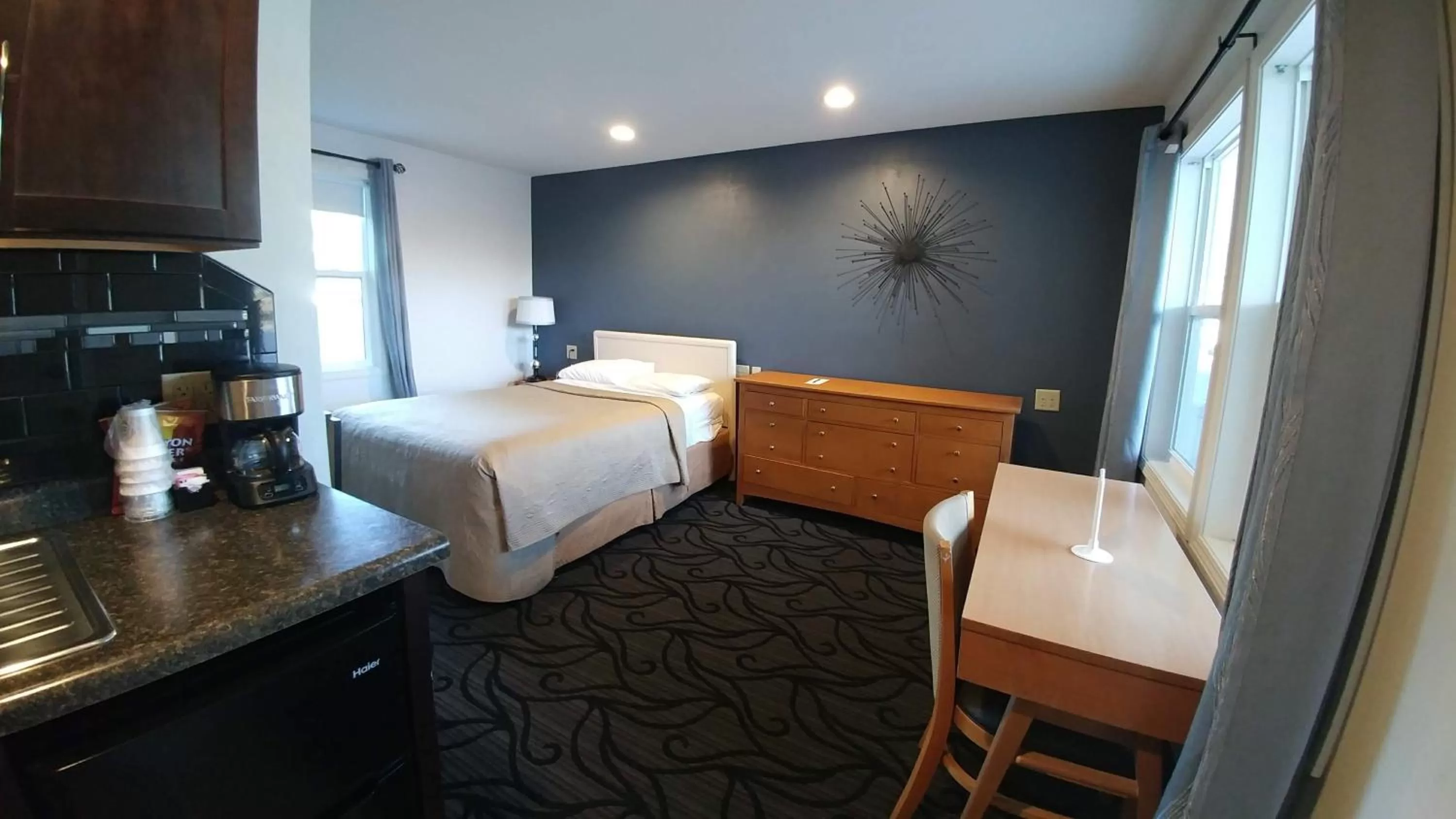 Photo of the whole room, Bed in Motel 57