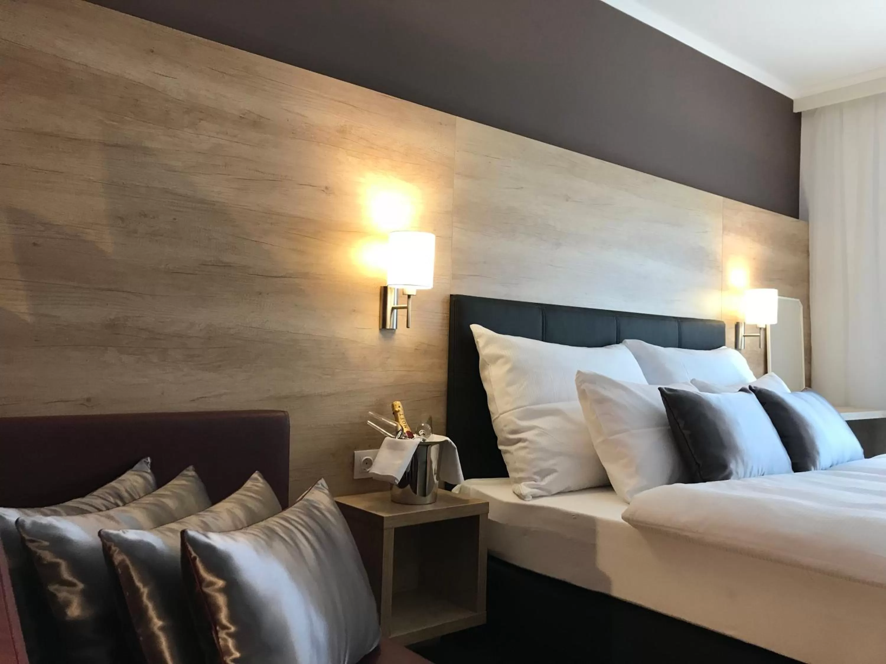 Photo of the whole room, Bed in Villa Aruba & Private SPA Suites