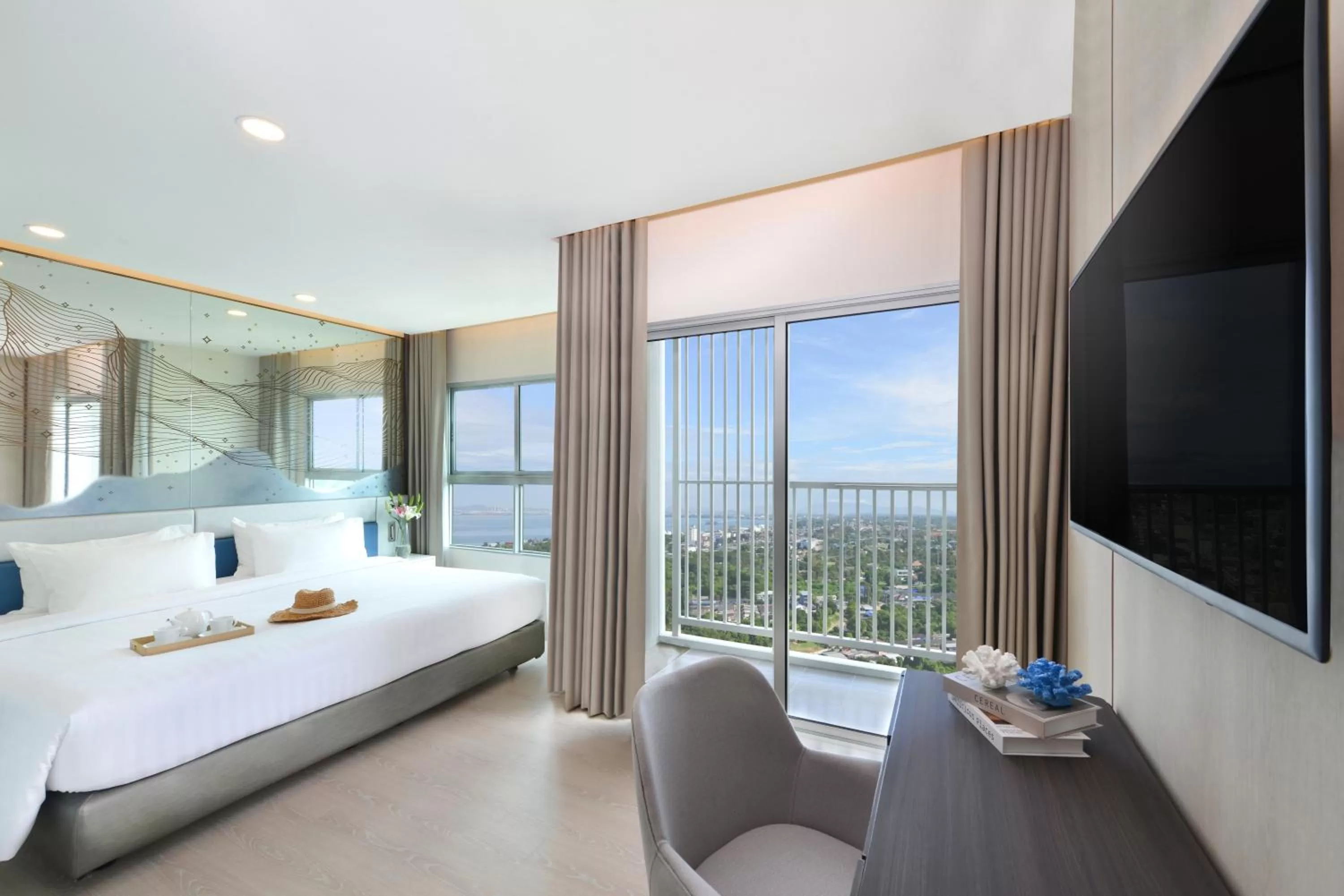 Photo of the whole room, Bed in Centre Point Prime Hotel Pattaya