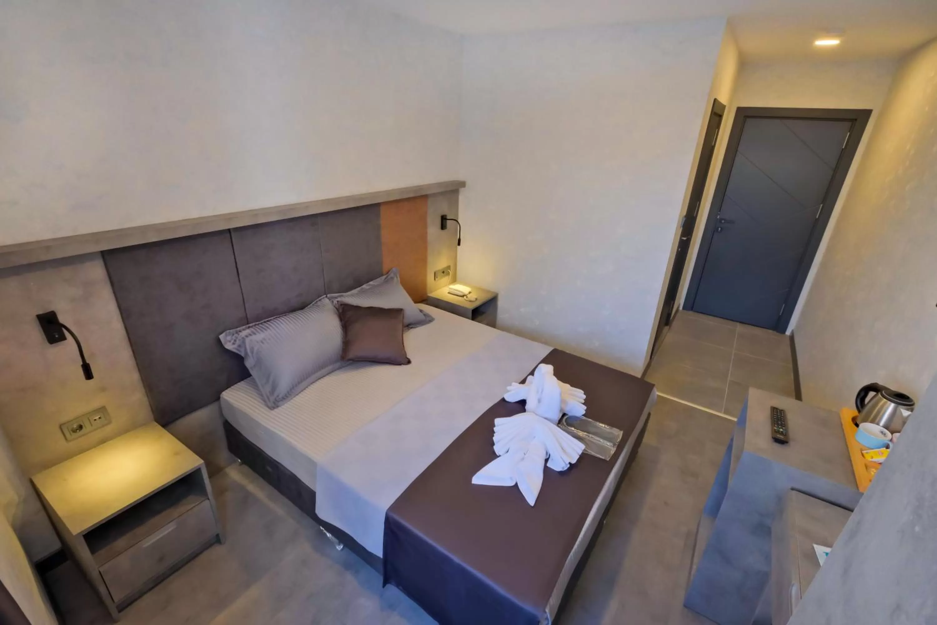 Bed in The Queen Hotel