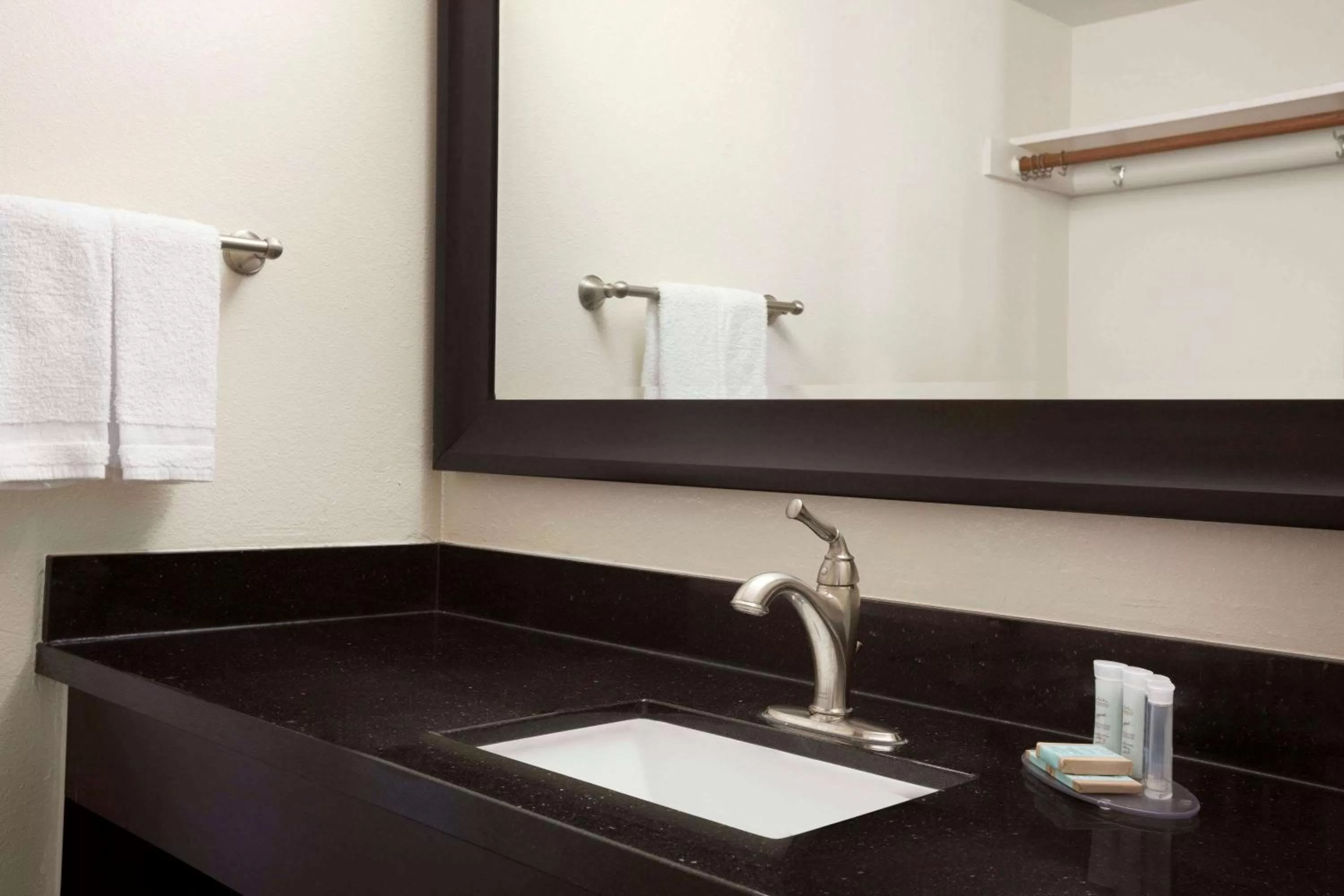 Photo of the whole room in Travelodge by Wyndham Bakersfield