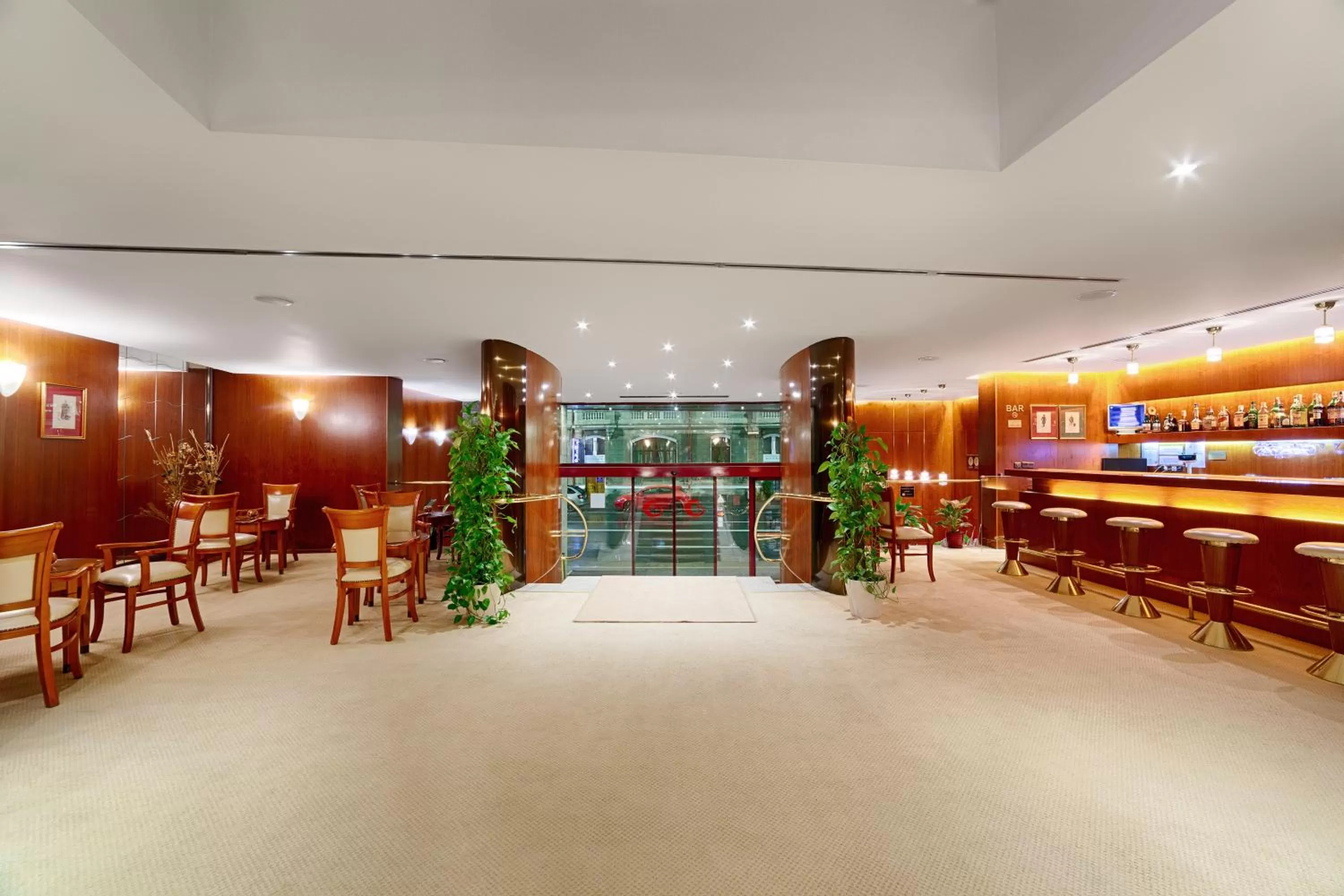 Lounge or bar in Hotel Duke Romana City Center