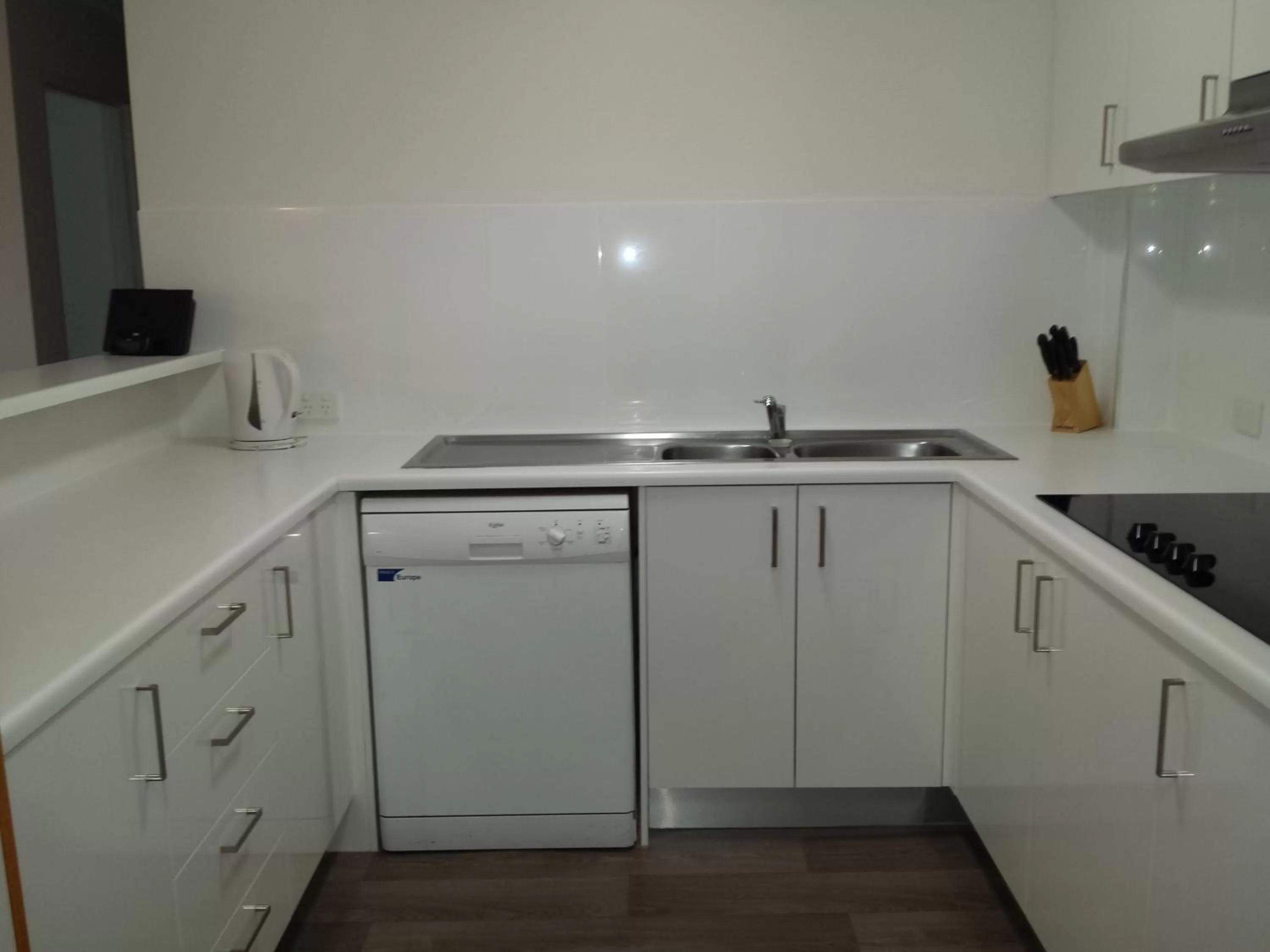 Kitchen or kitchenette in Kirribilli Apartments