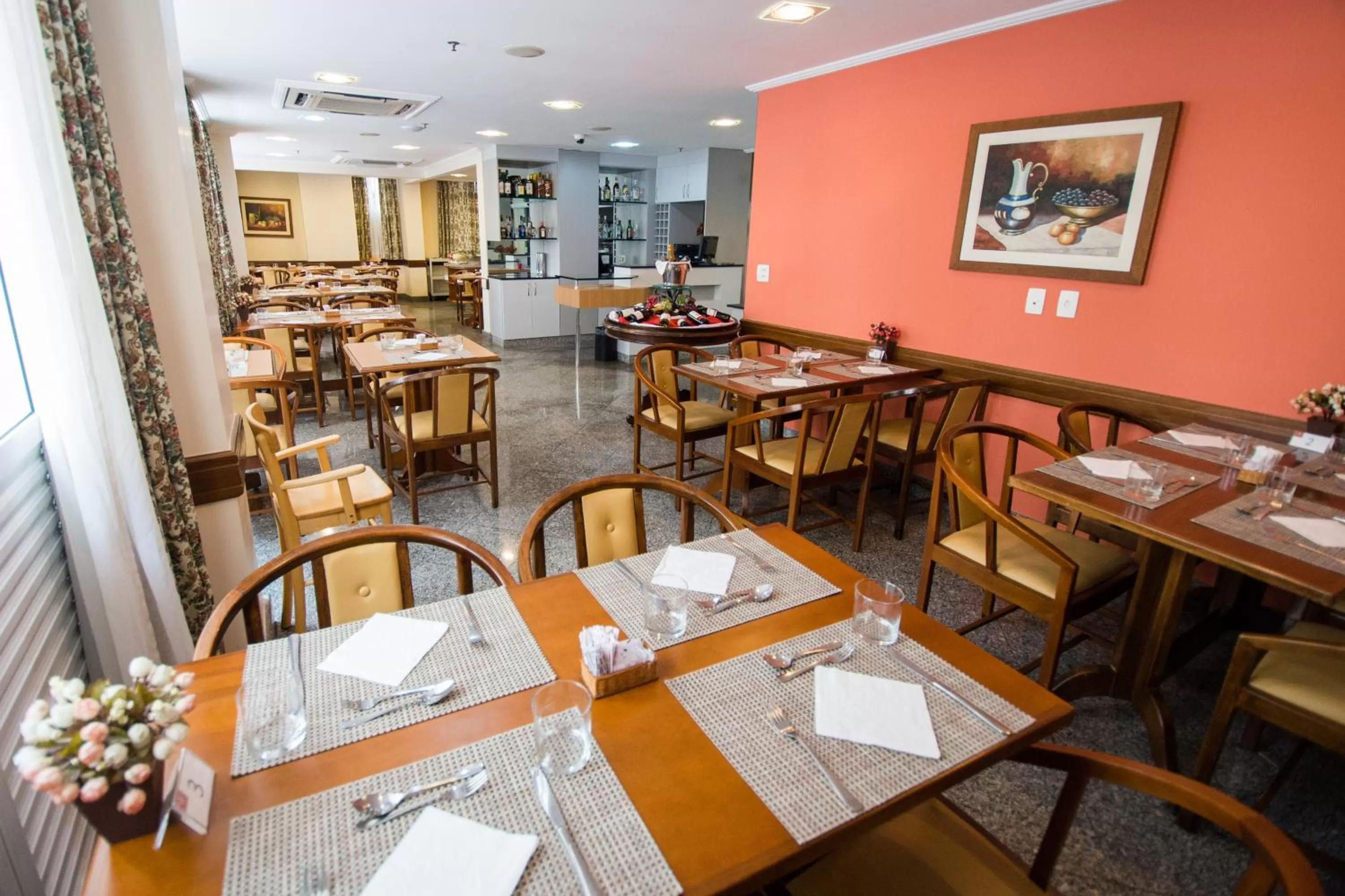 Restaurant/places to eat in Hotel OK