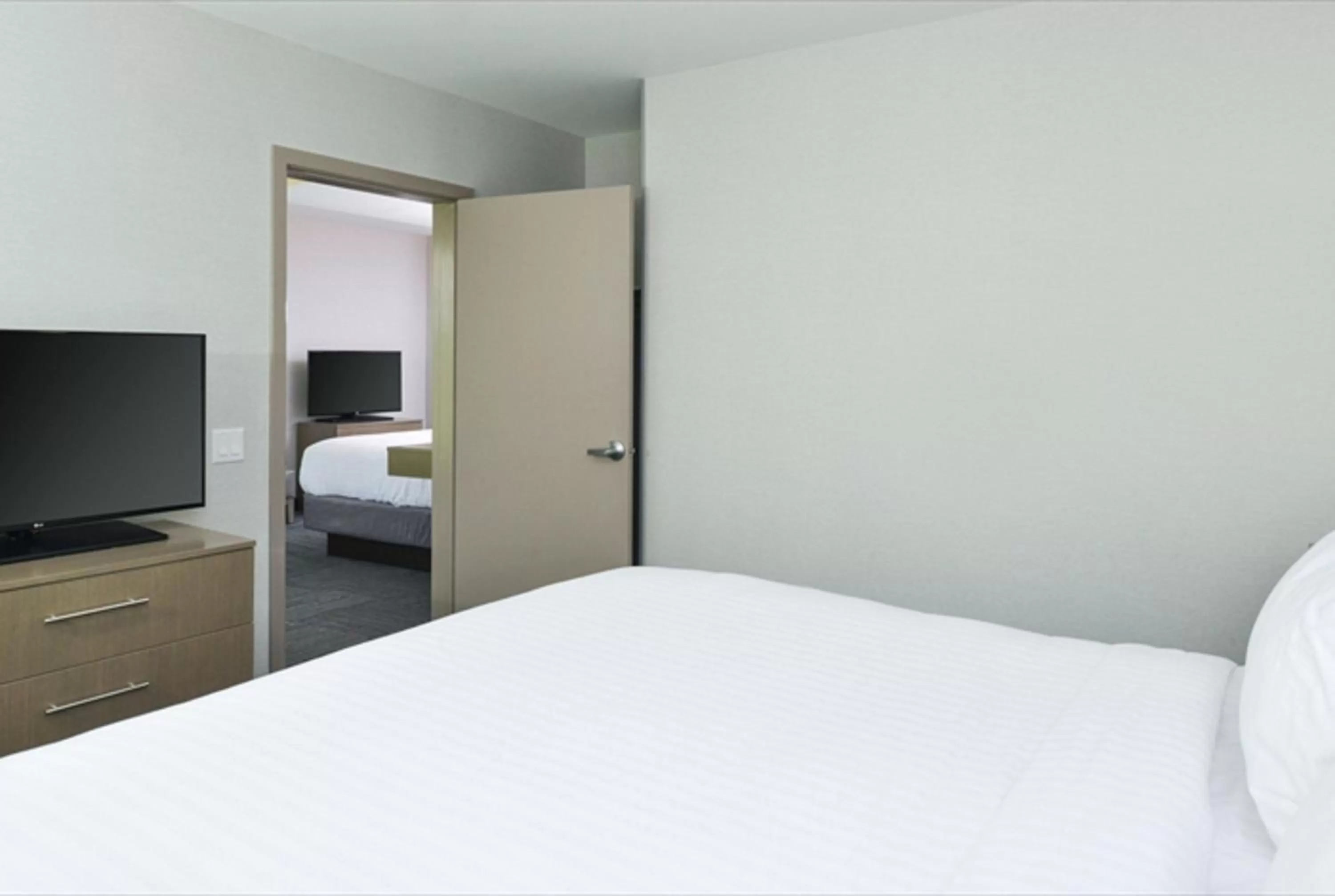 Bedroom, Bed in Holiday Inn Express & Suites Shippensburg by IHG