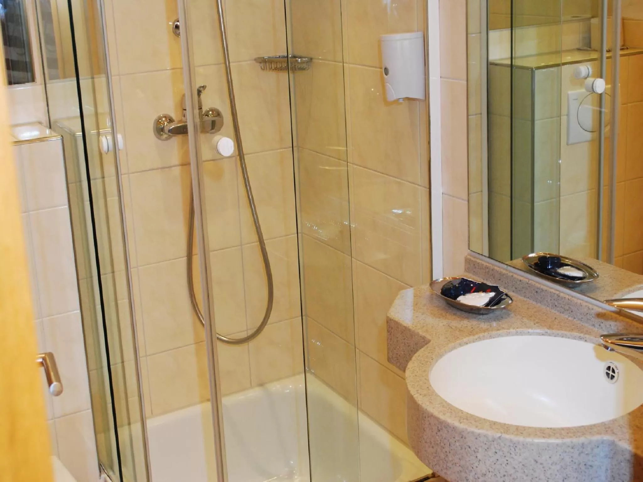 Bathroom in City Partner Hotel Strauss