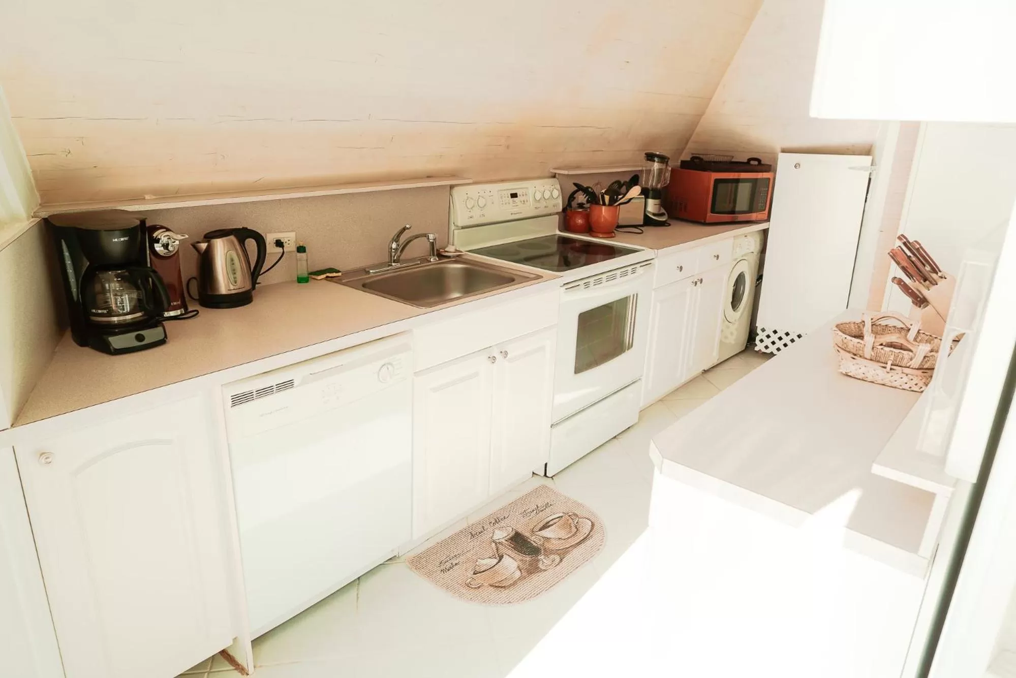 Coffee/tea facilities in Pyramids in Florida