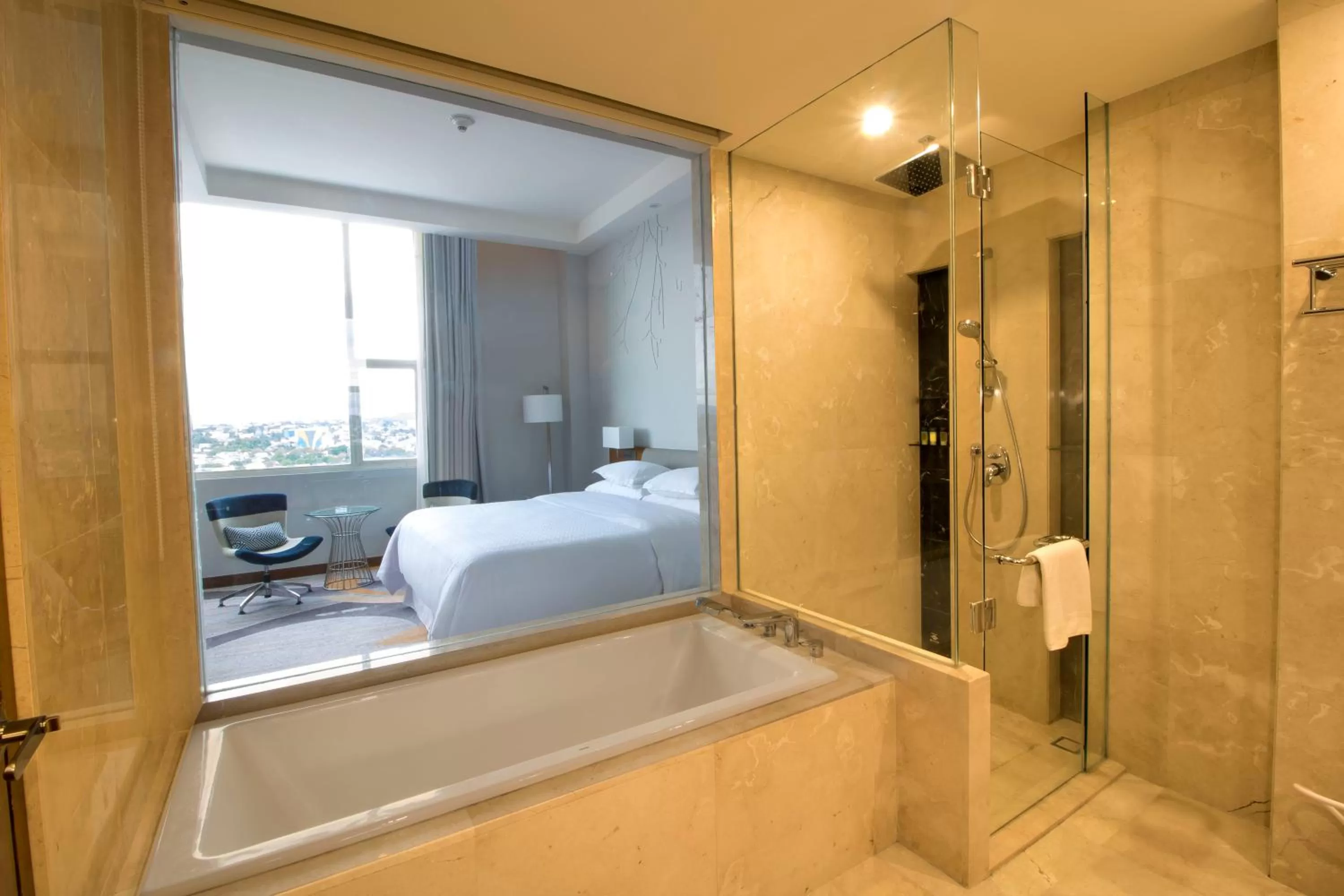 Shower, Bed in Four Points by Sheraton Manado