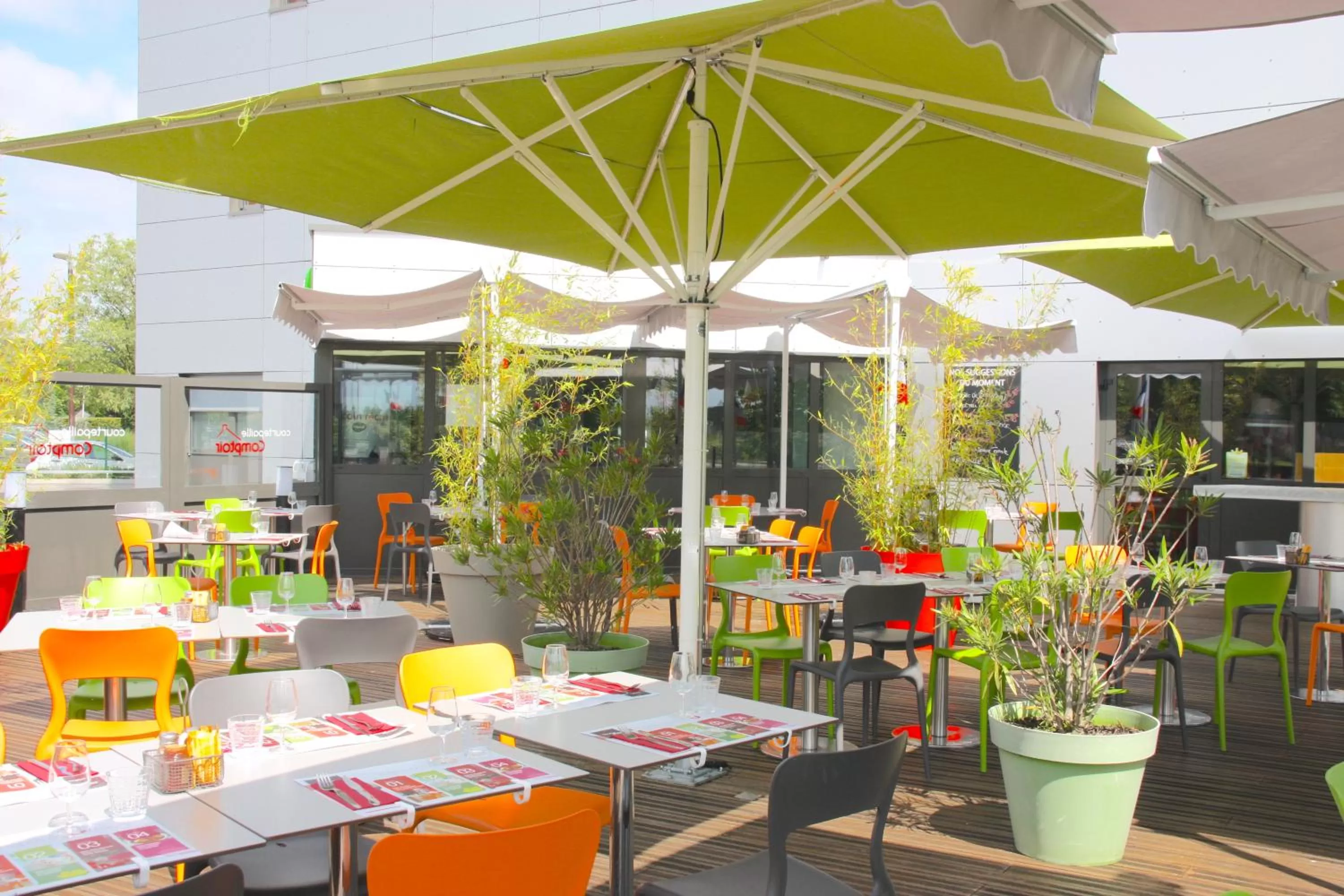 Patio in ibis Styles Romans-Valence Gare TGV