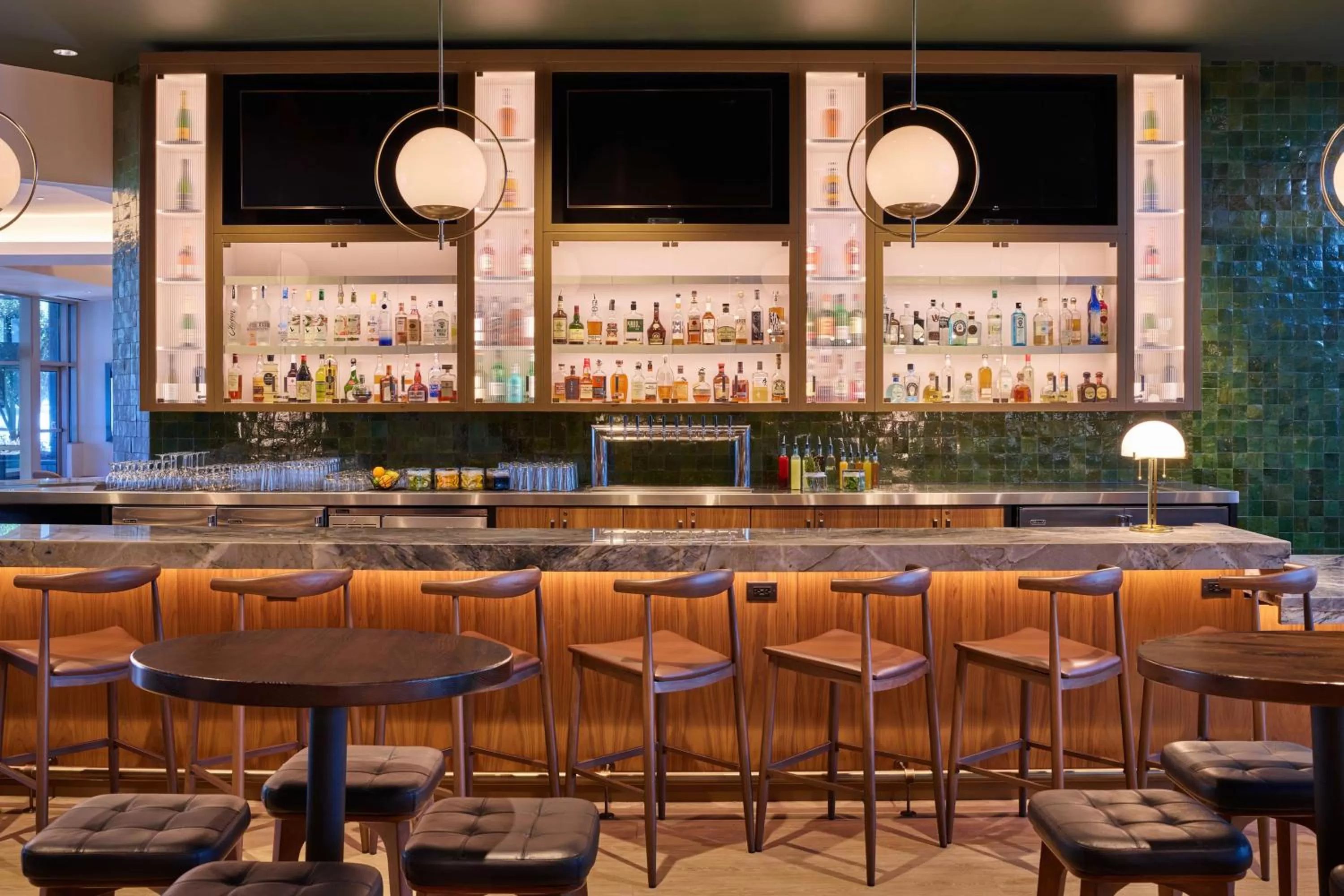 Lounge or bar in Hilton Atlanta Airport