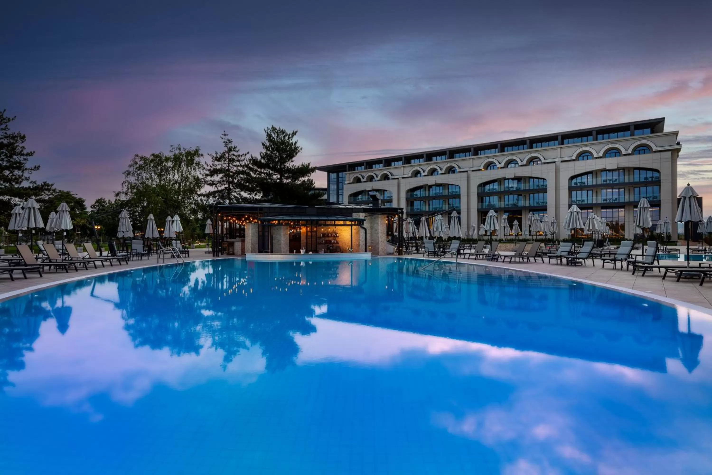 Swimming pool in Kings' Valley Medical & Spa Hotel