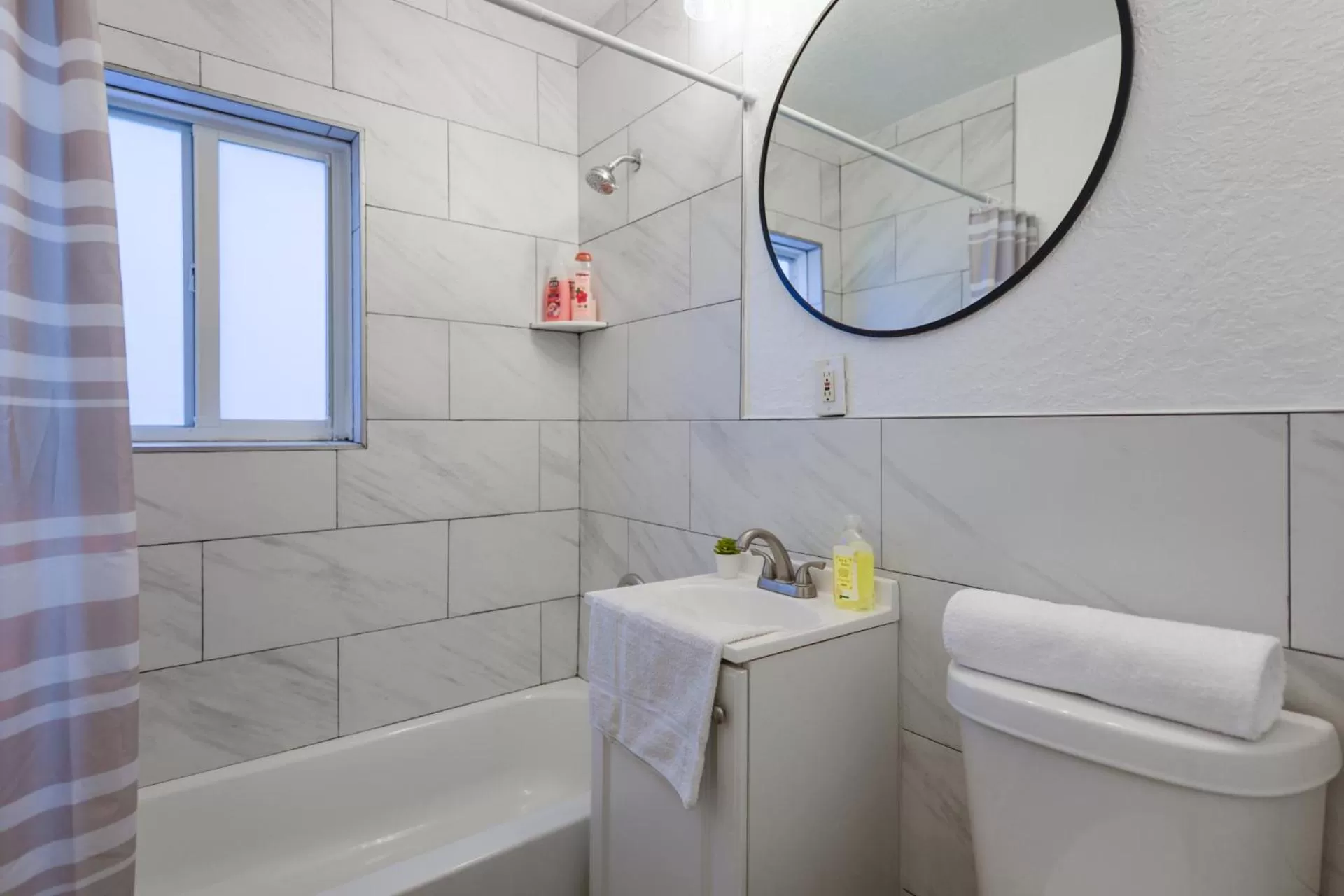 Bathroom in Alani Bay Villas