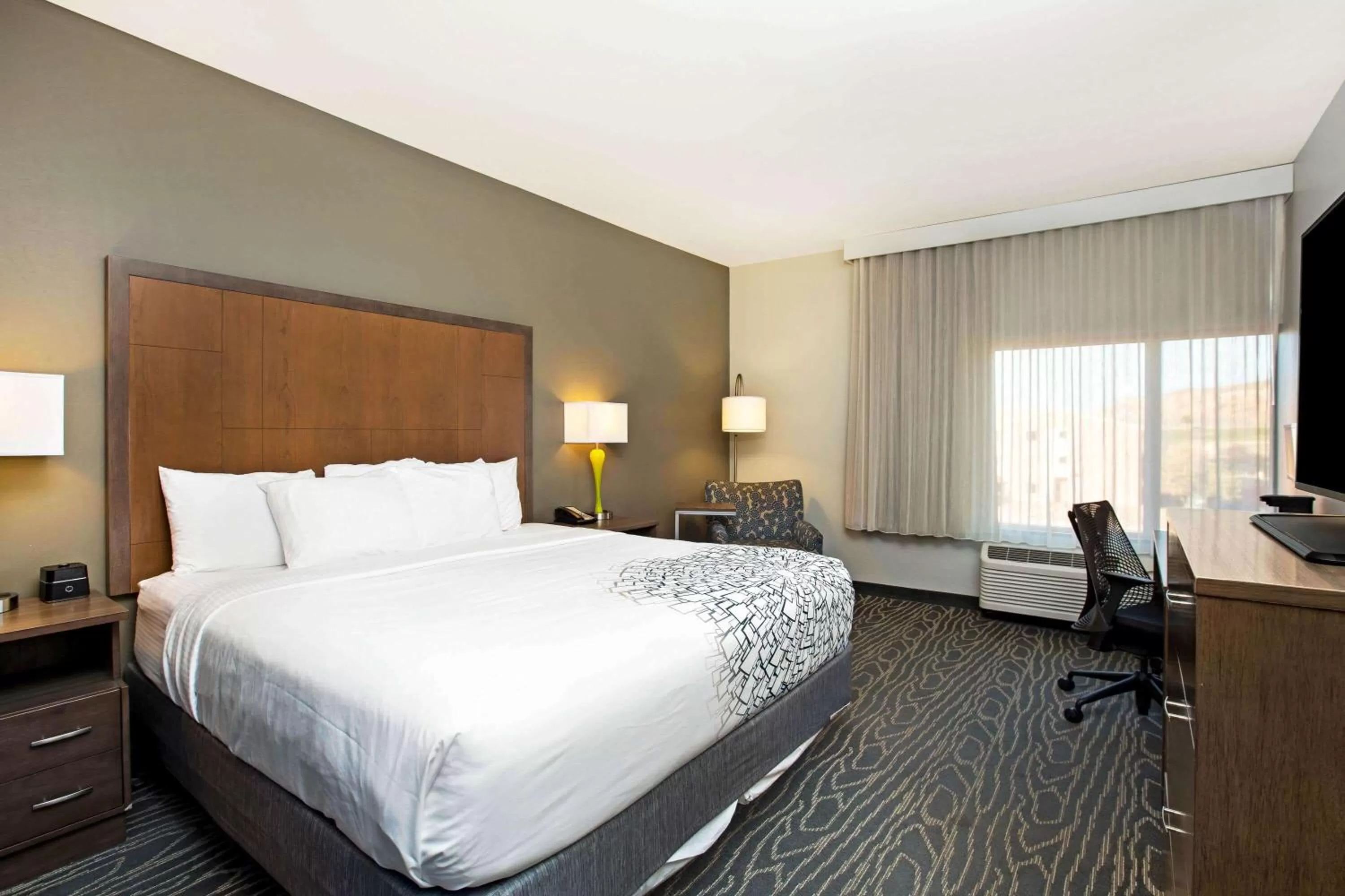 Photo of the whole room, Bed in La Quinta by Wyndham Page at Lake Powell