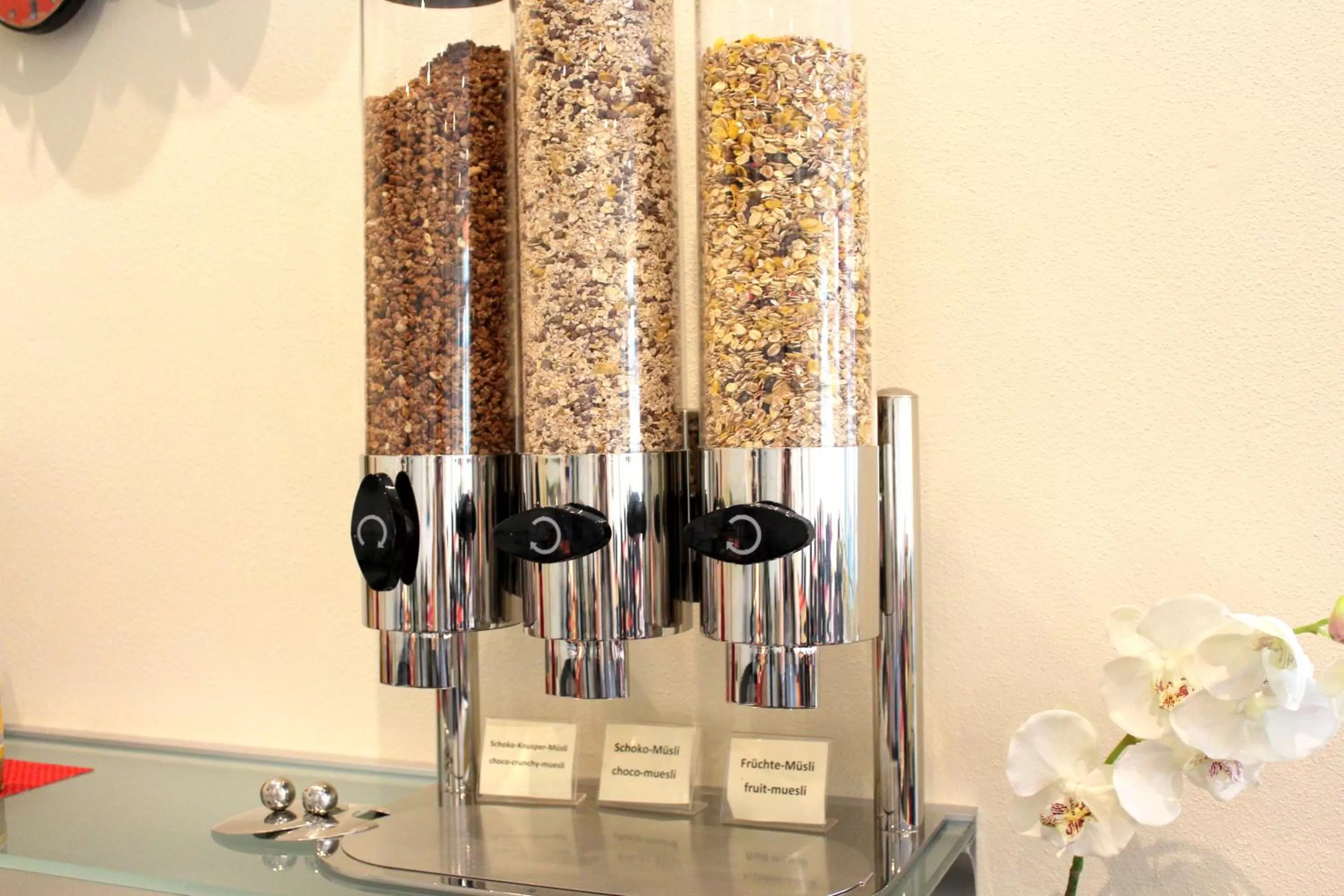 Food and drinks in Come IN Hotel