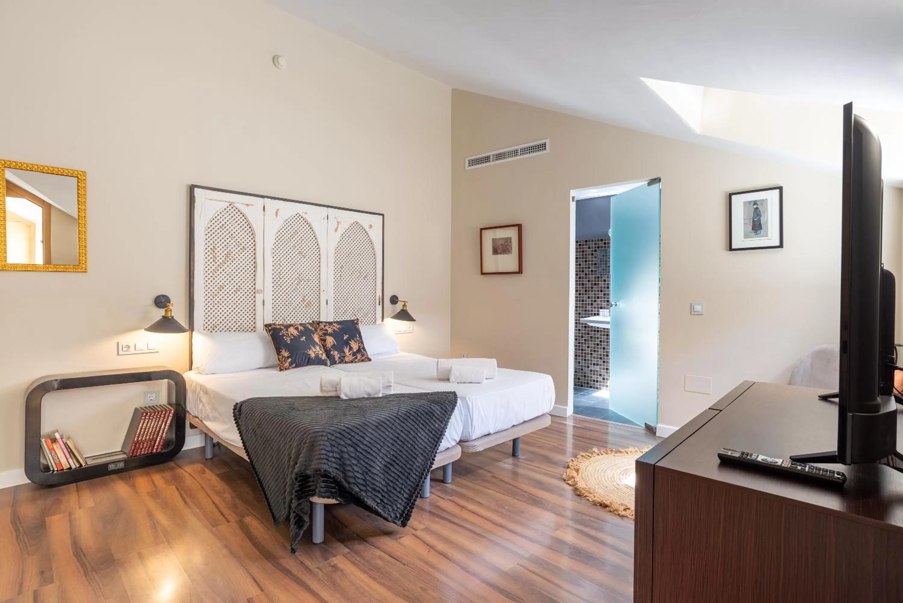 Photo of the whole room, Bed in Hotel Albaicín