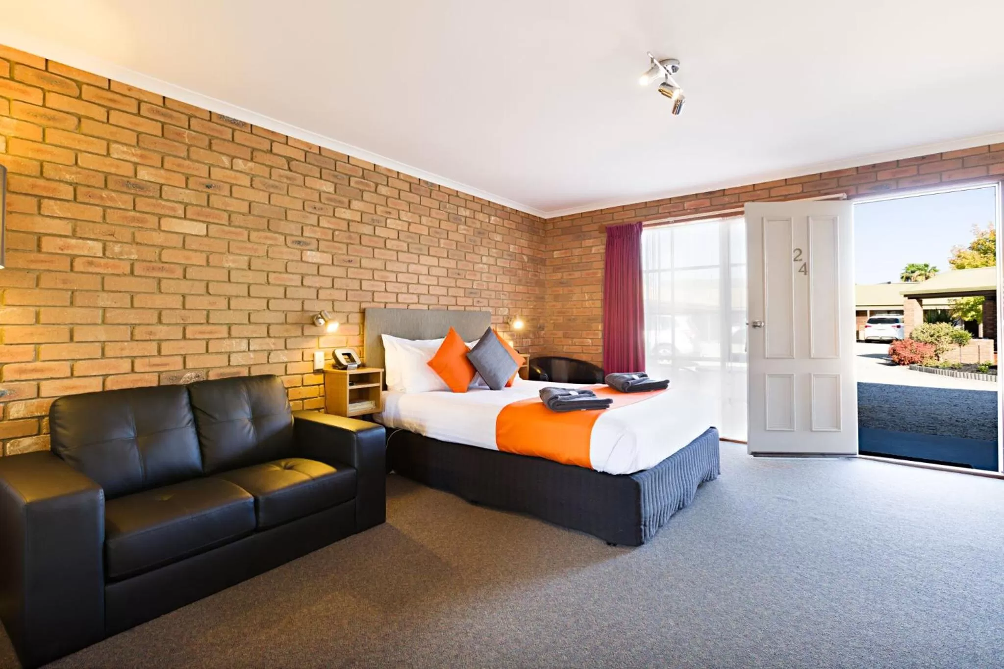 Living room in Statesman Motor Inn