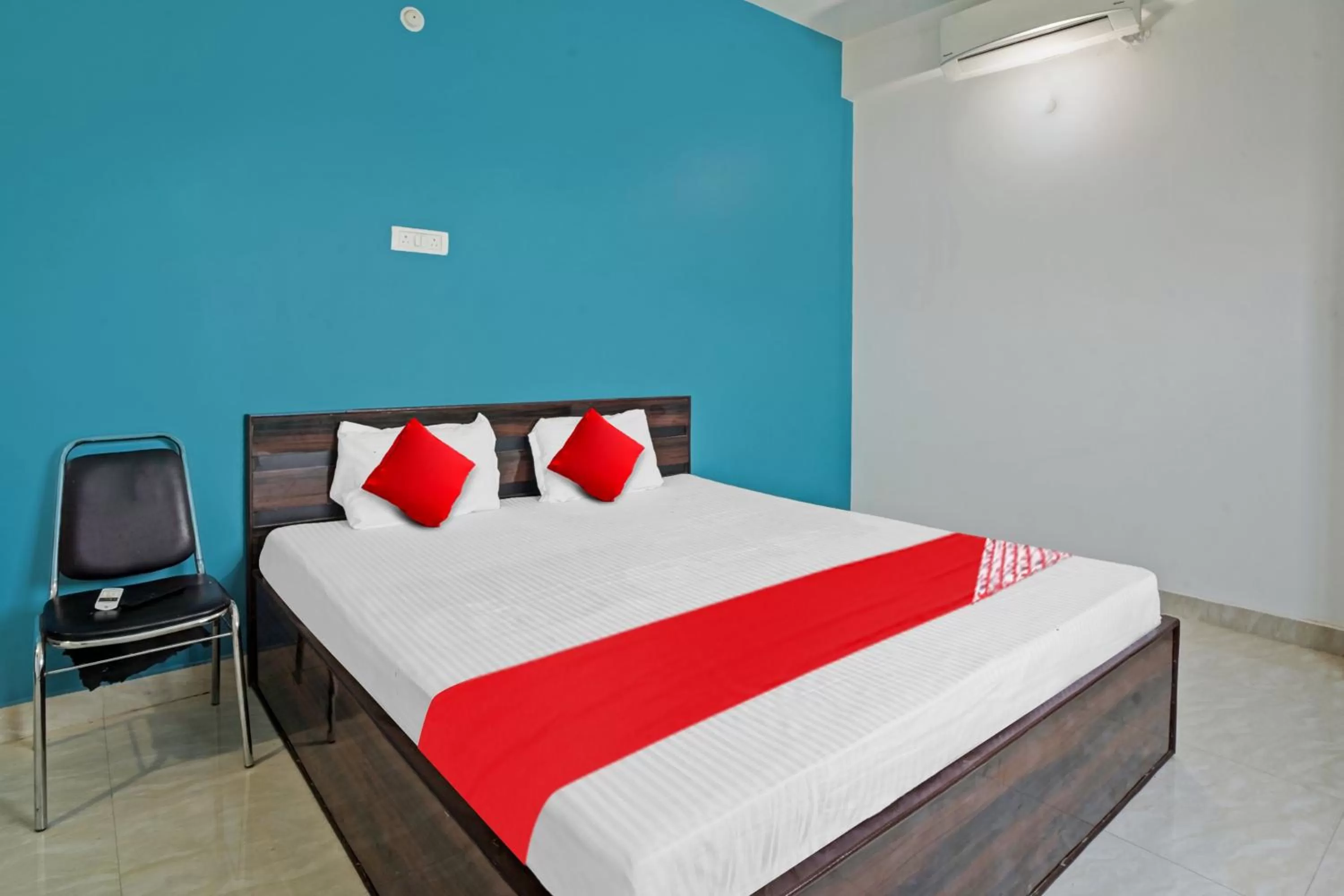 Bedroom, Bed in OYO Flagship Hotel Sun City