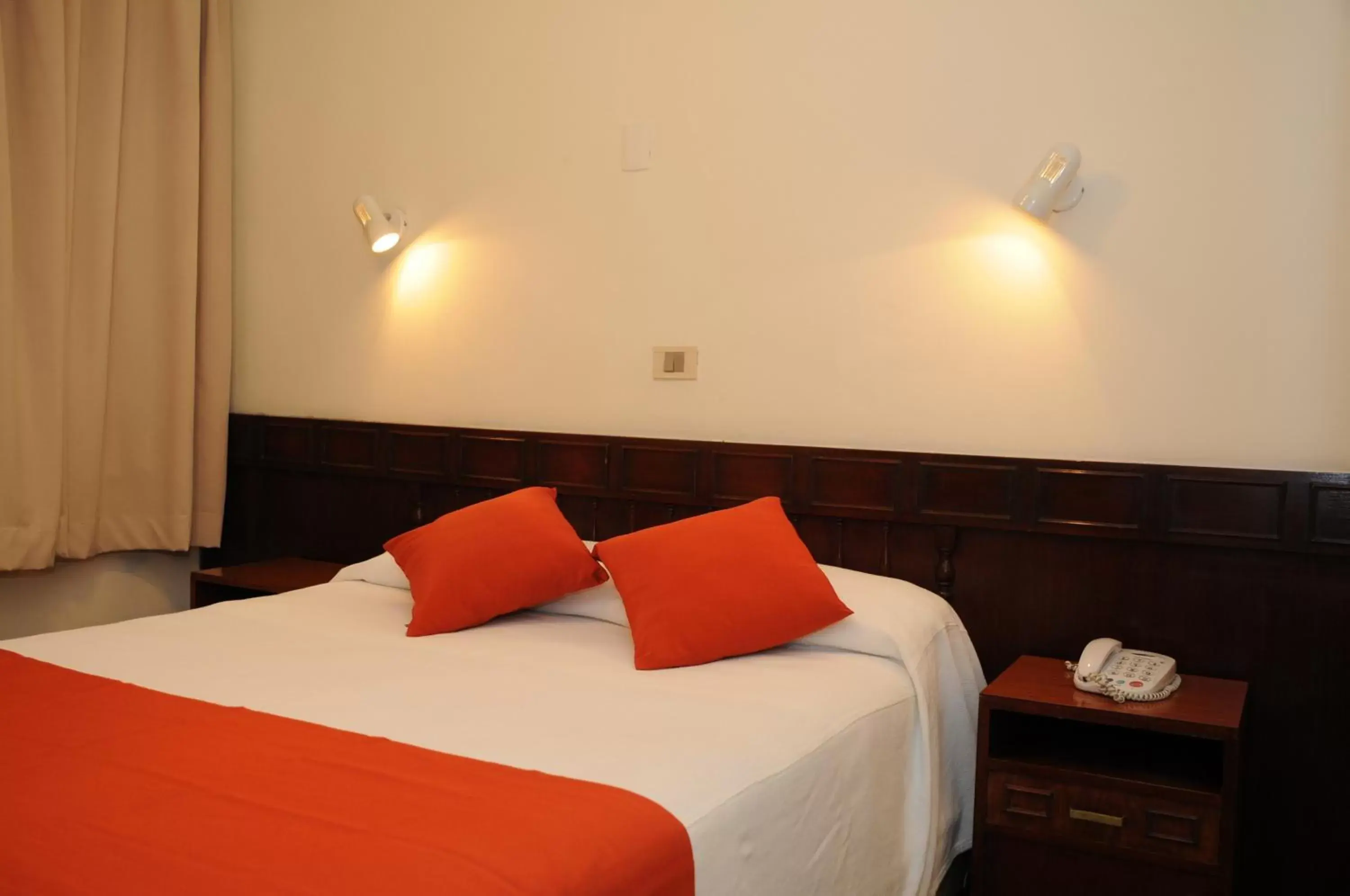 Standard Double Room in Hotel California Standard Double Room in Hotel California