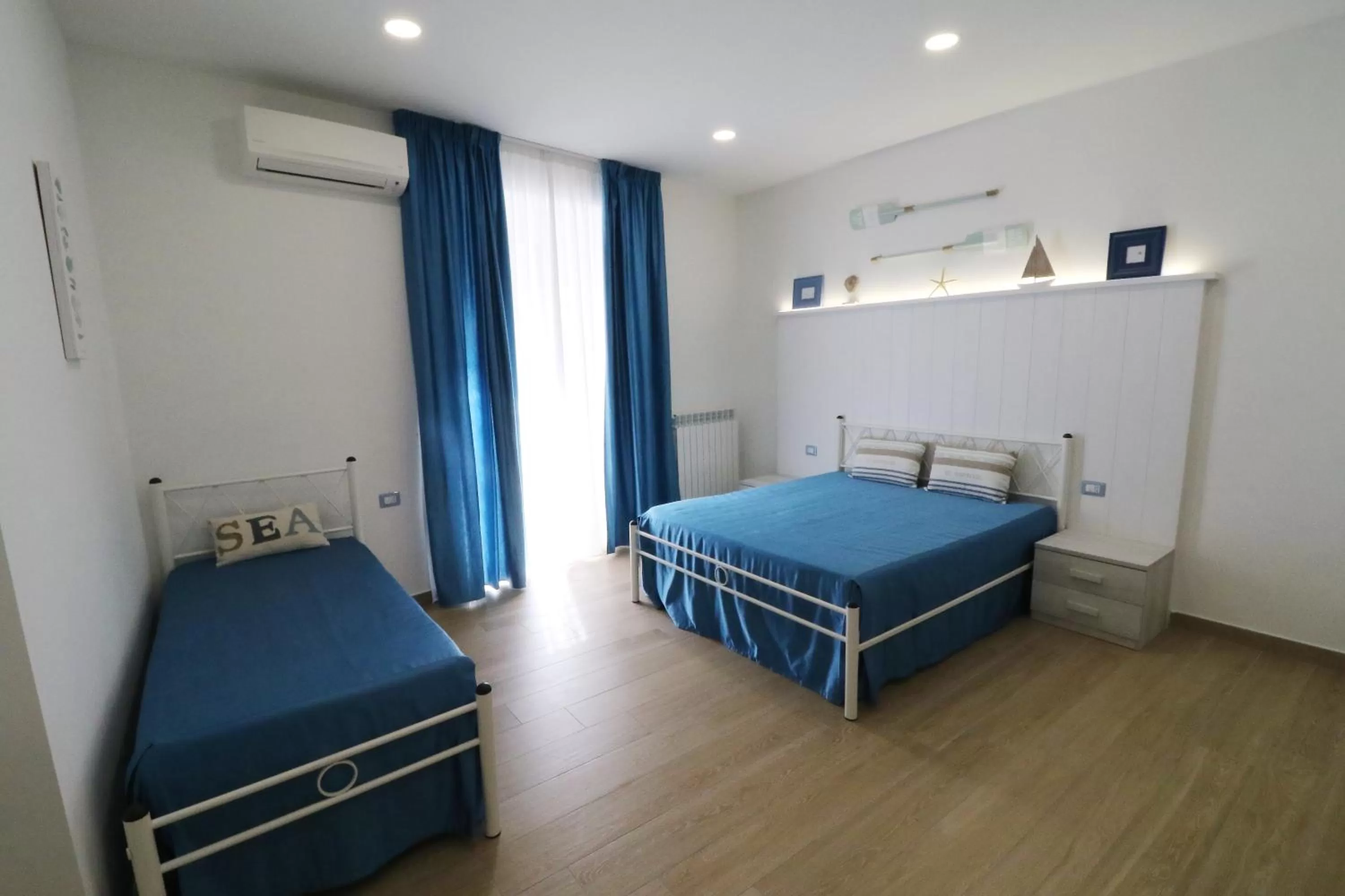 Property building, Bed in Antica Capri