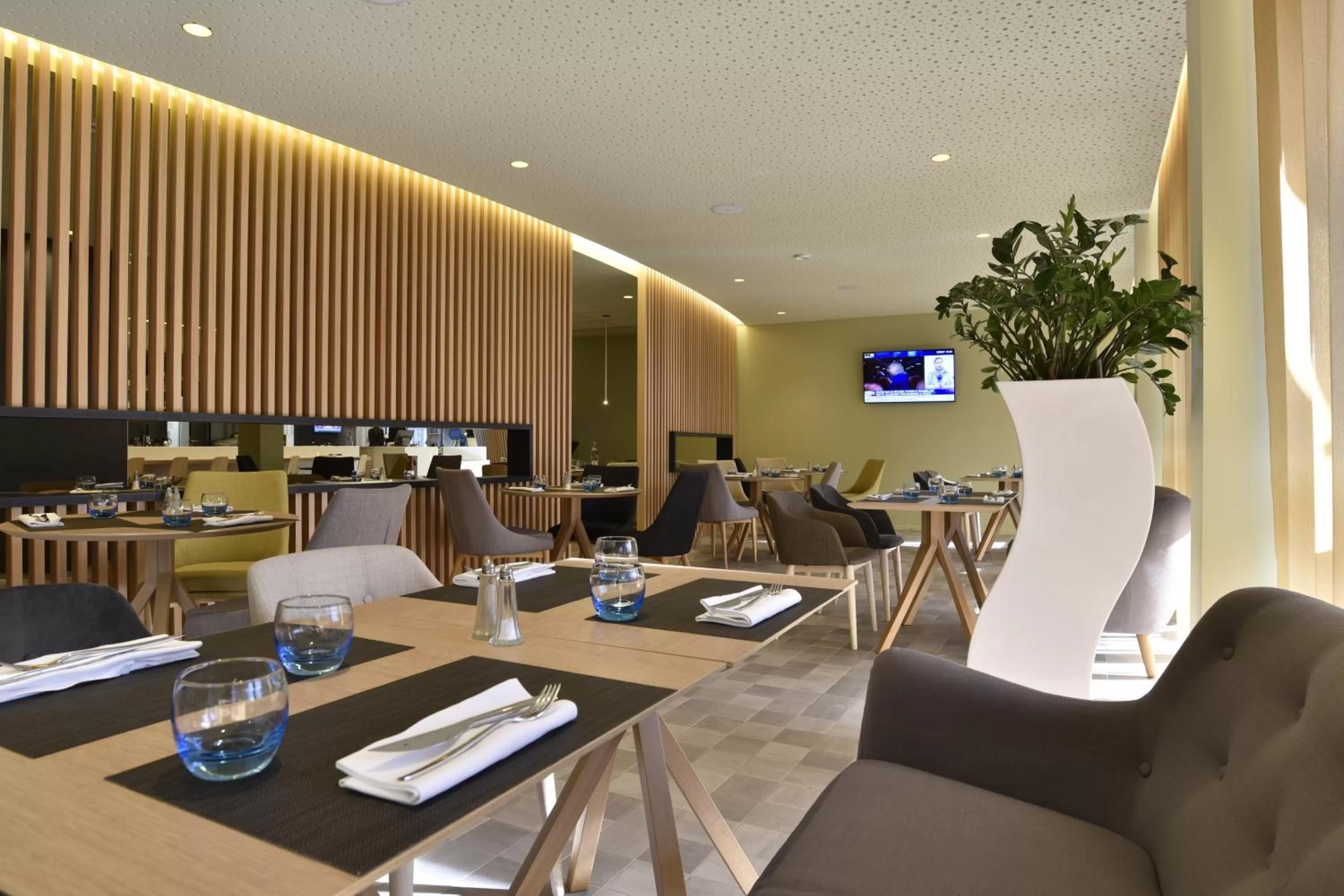 Restaurant/places to eat in Novotel Paris Nord Expo Aulnay