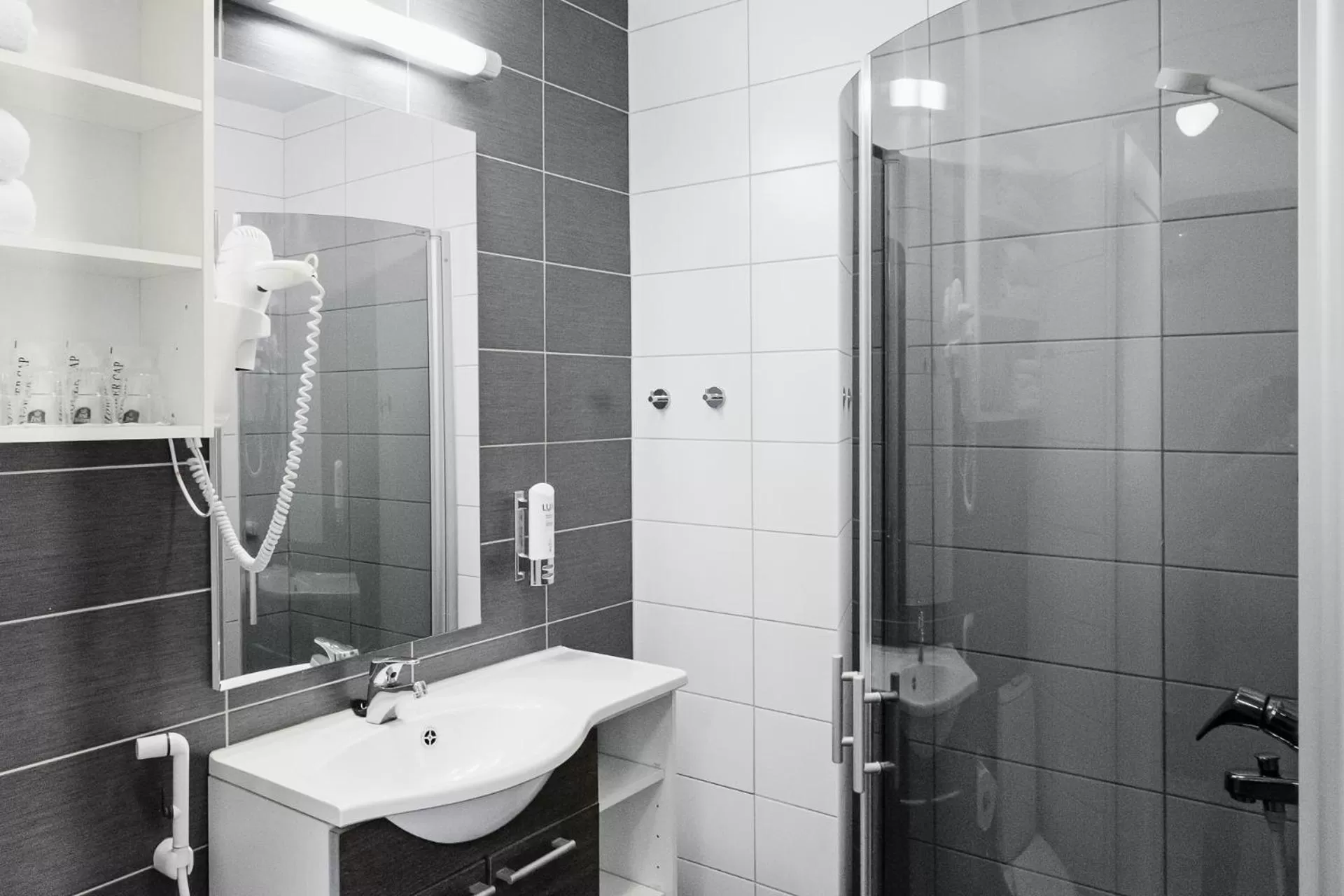 Shower in Hotel Rantapuisto