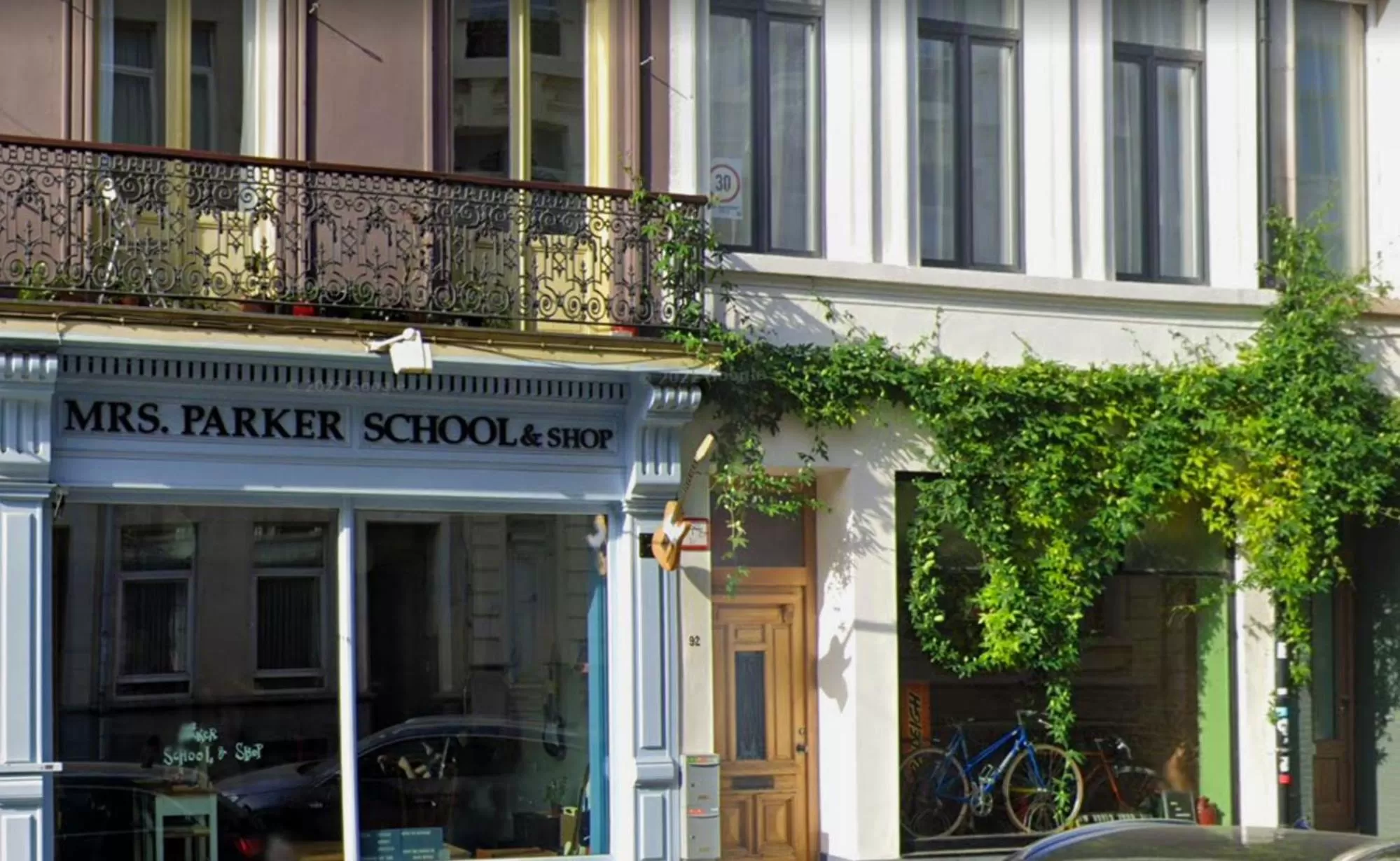 Neighbourhood in OneLuxStay near Fashion District