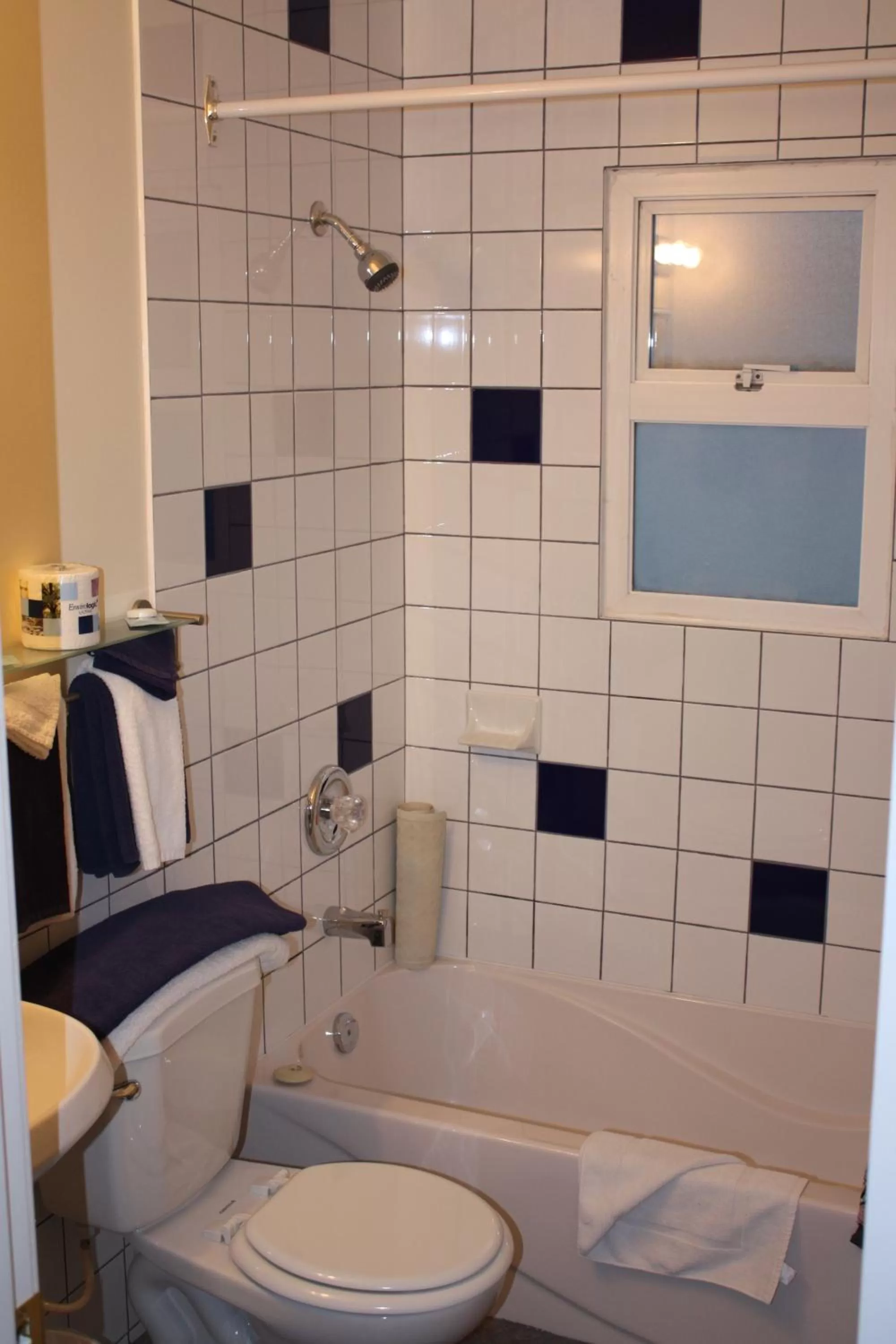 Bathroom in Sunny Beach Motel