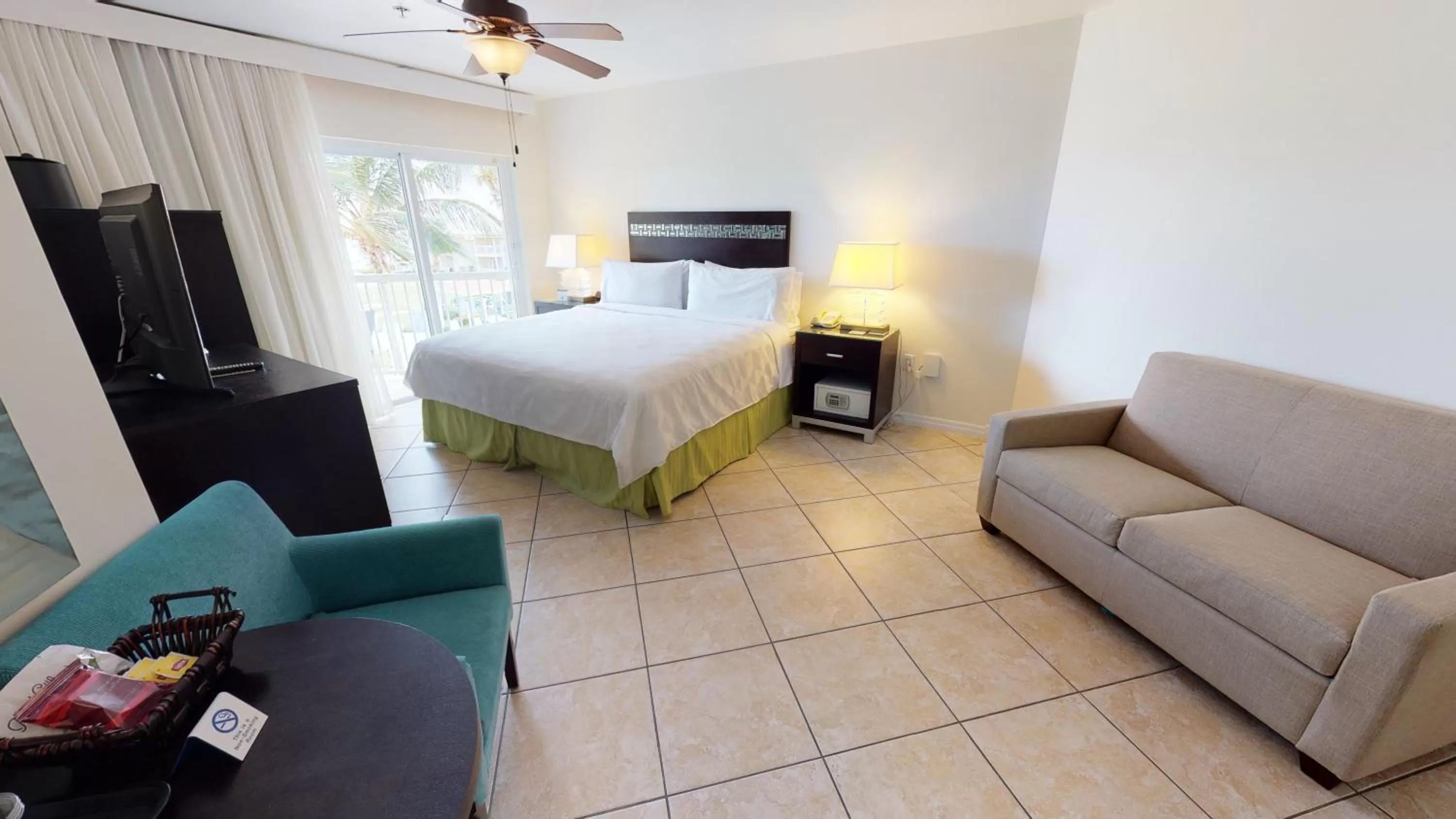 Photo of the whole room, Bed in Holiday Inn Resort Grand Cayman by IHG