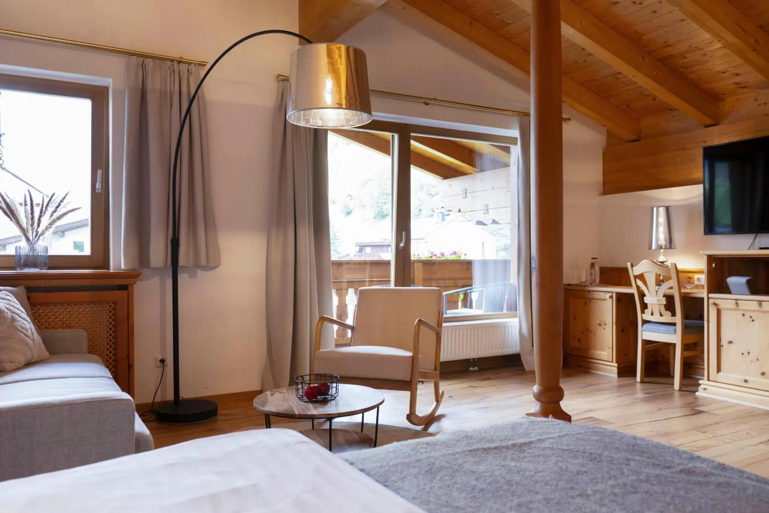 Living room, Bed in Hotel Stubaierhof