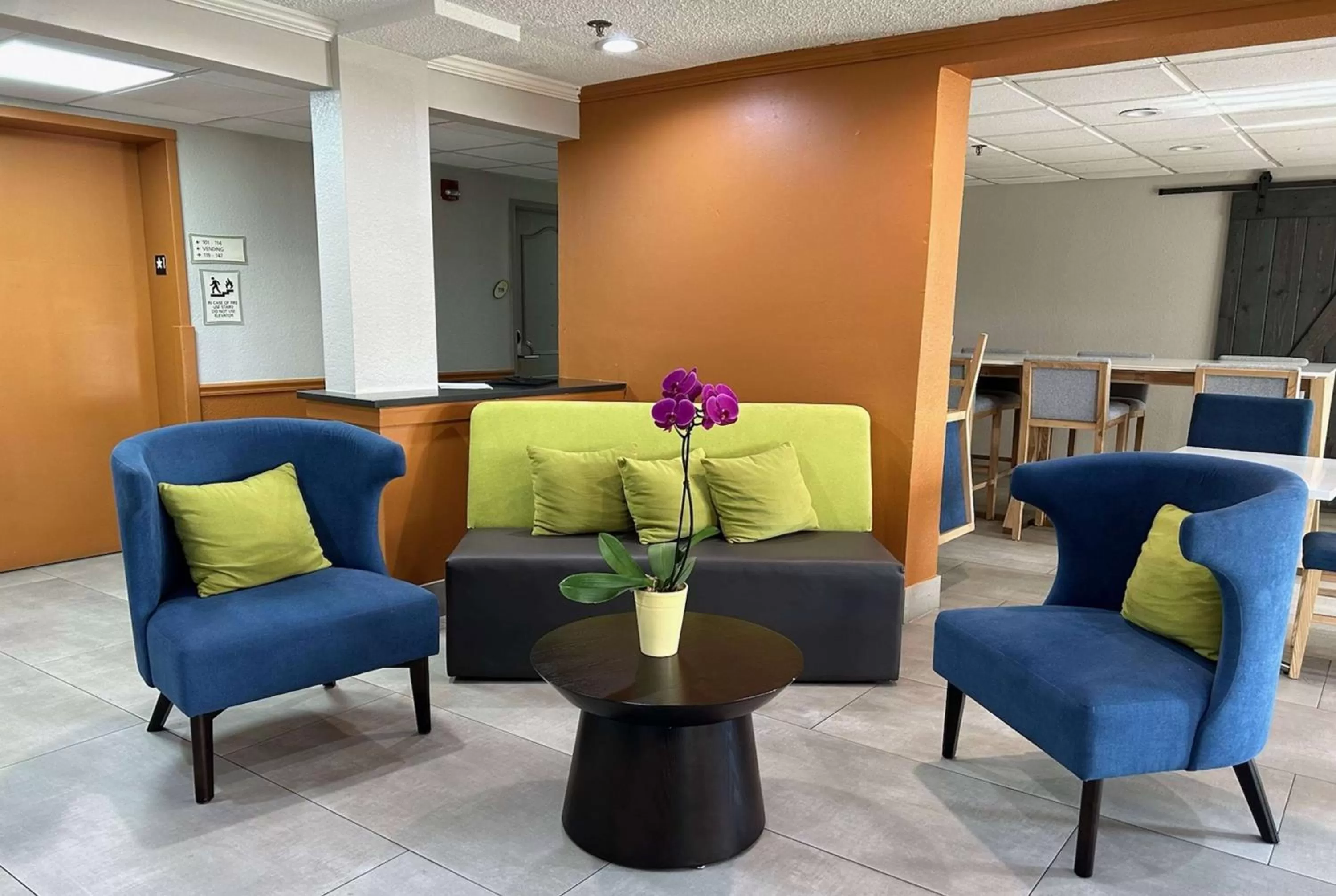 Lobby or reception in La Quinta by Wyndham Orlando South