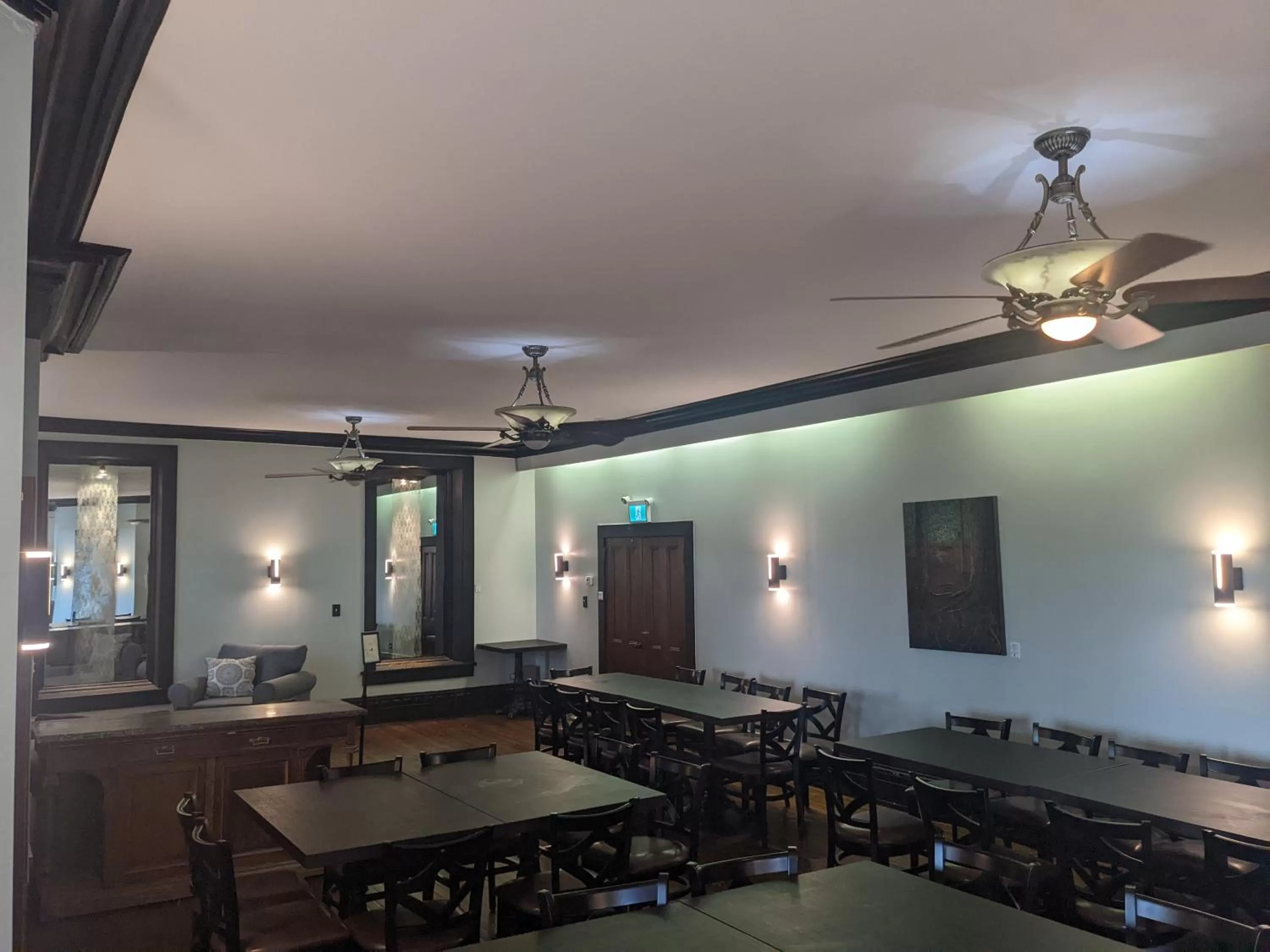 Lounge or bar in Inn at the Falls