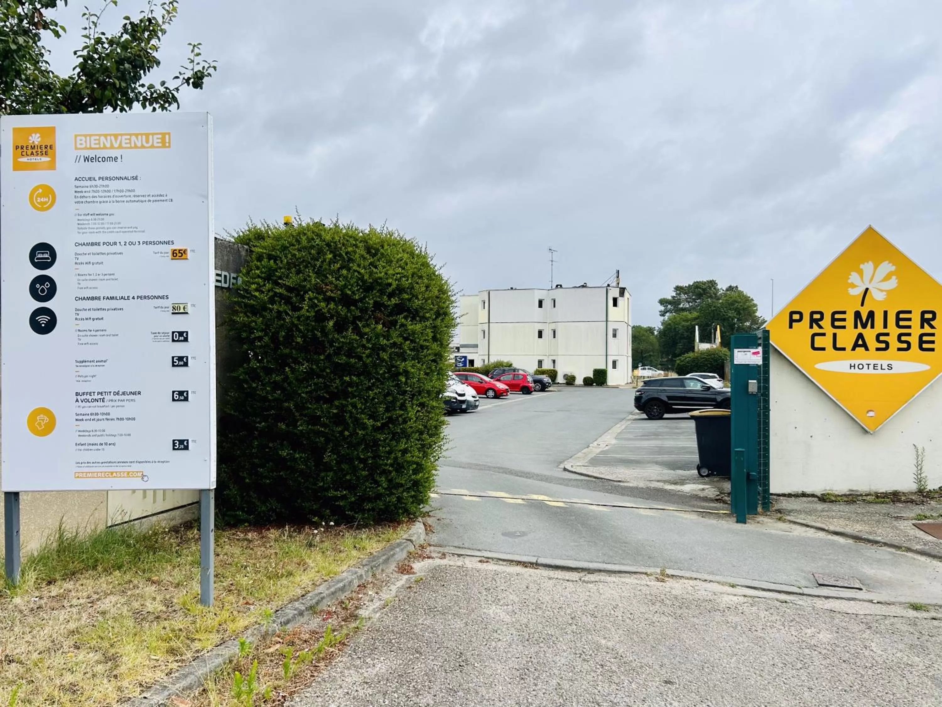 Facade/entrance in Premiere Classe Bordeaux Sud Pessac Bersol
