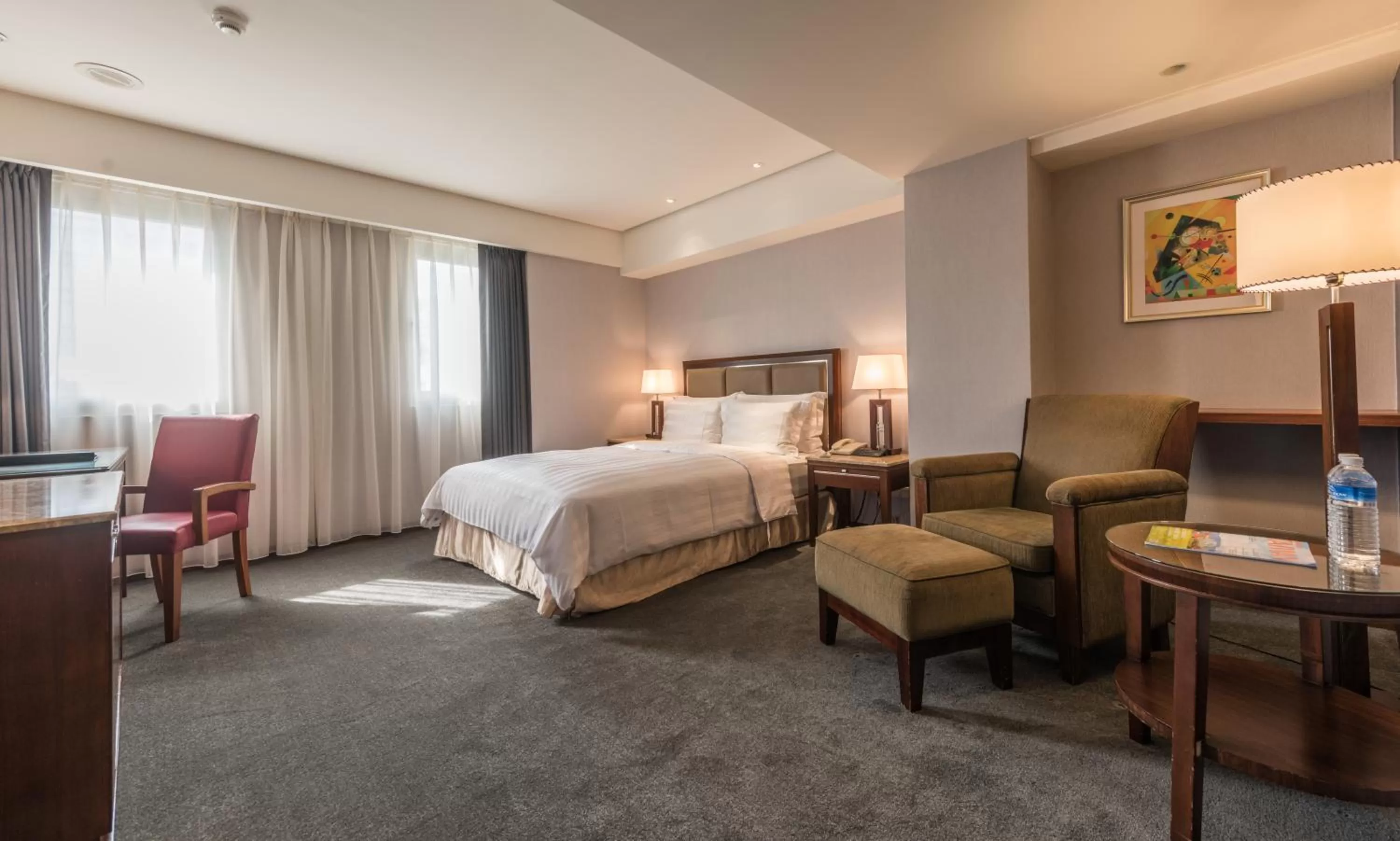 Photo of the whole room, Bed in Royal Biz Taipei Hotel