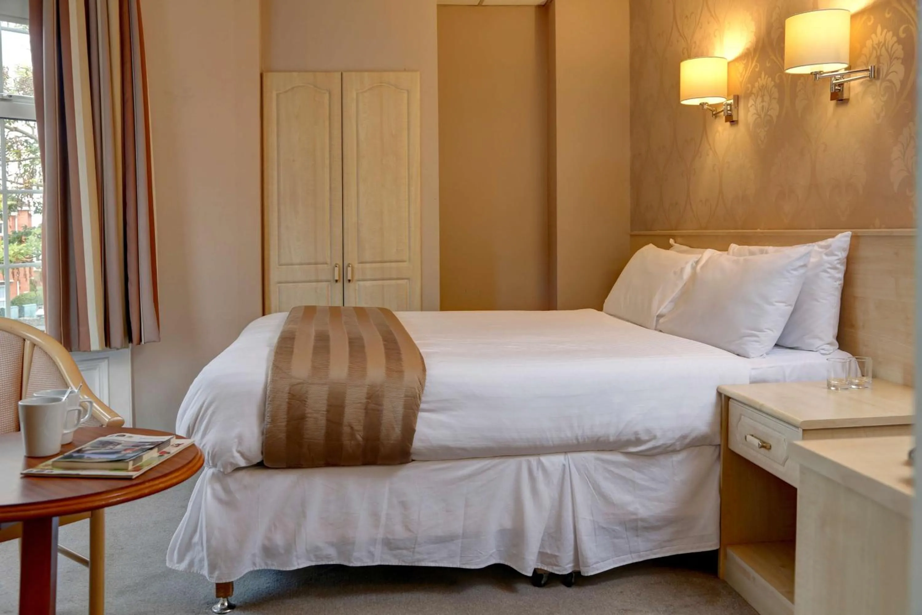 Photo of the whole room, Bed in Best Western New Kent Hotel