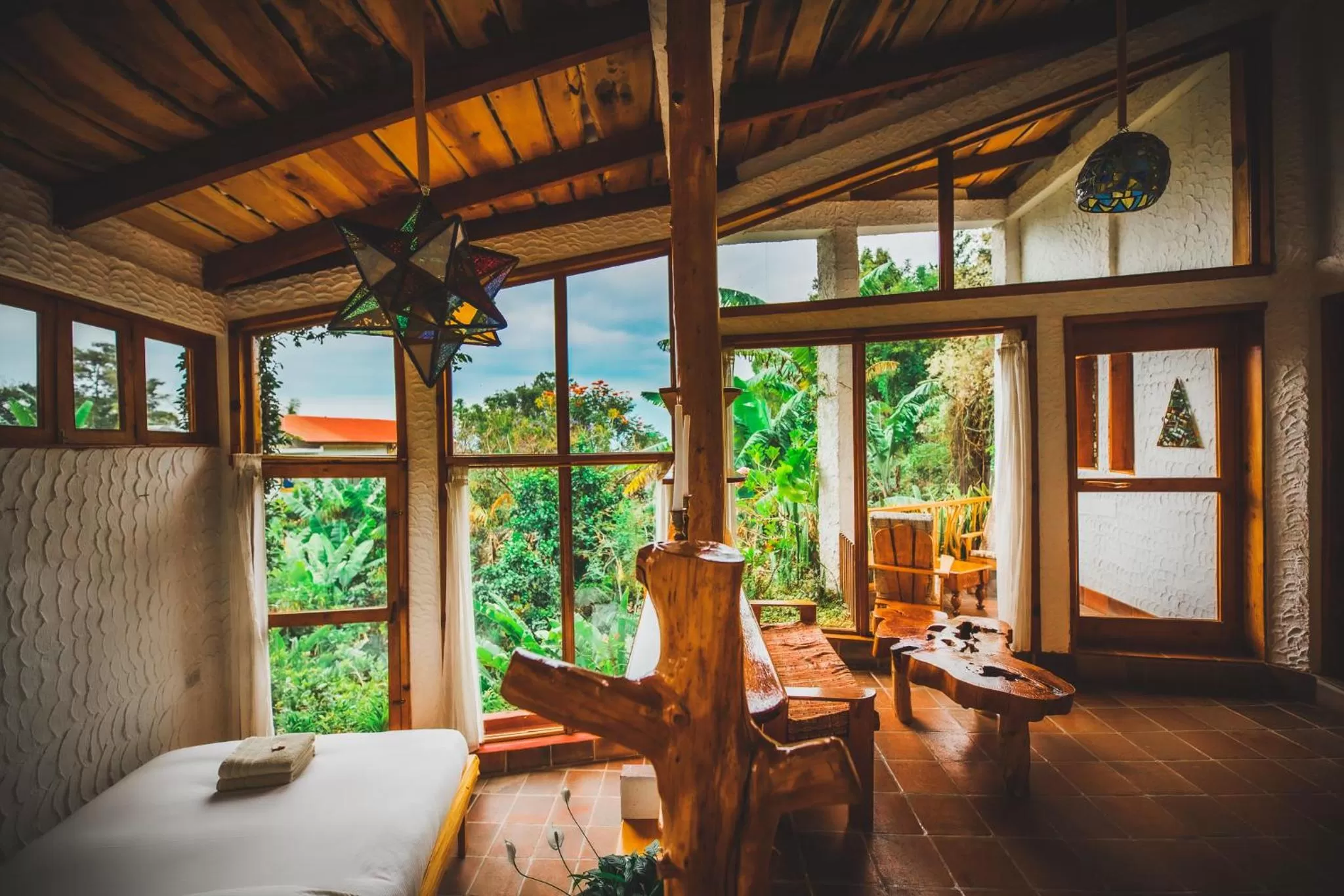 Bed in Lush Atitlán