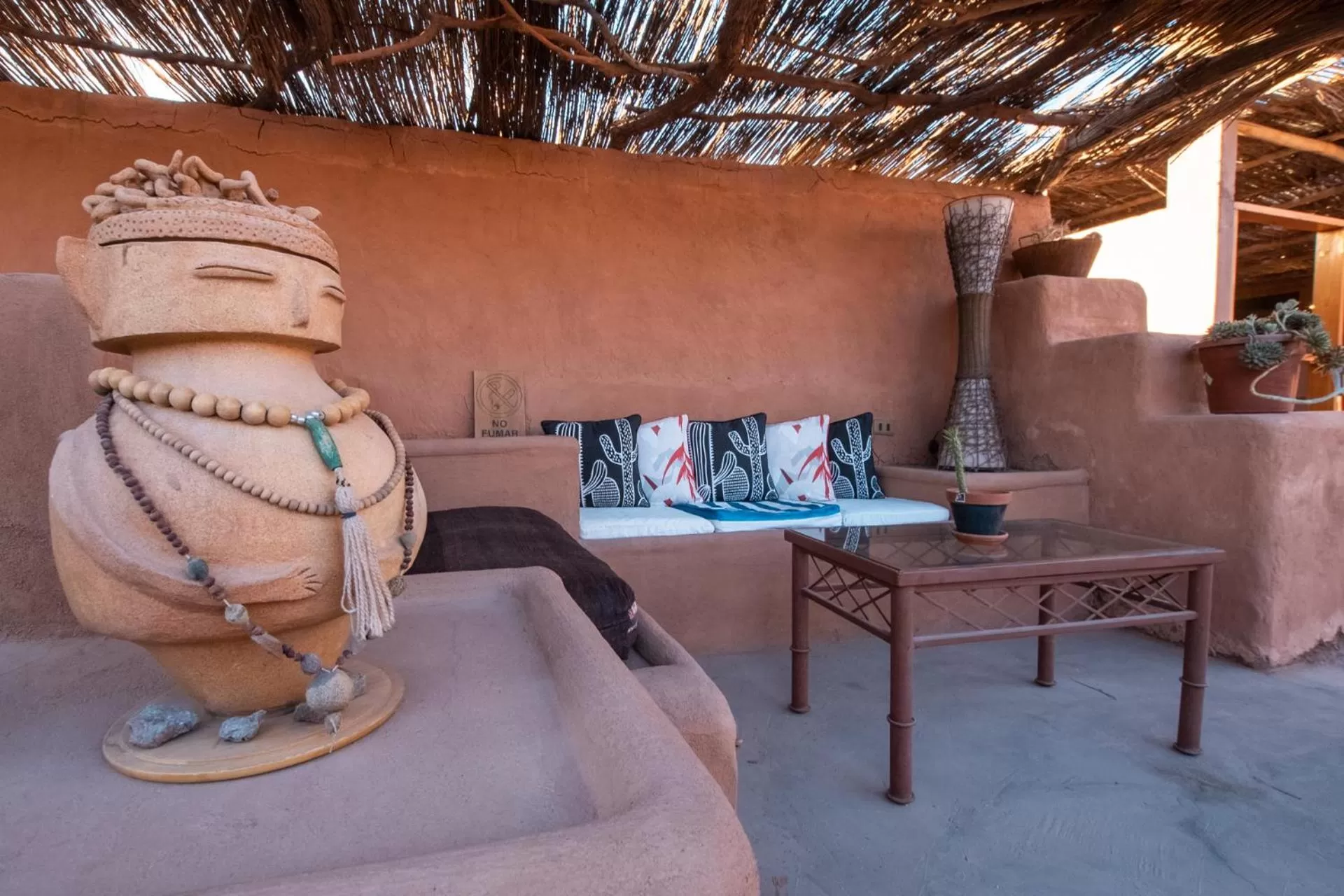 Patio in Hotel Pat'ta Hoiri