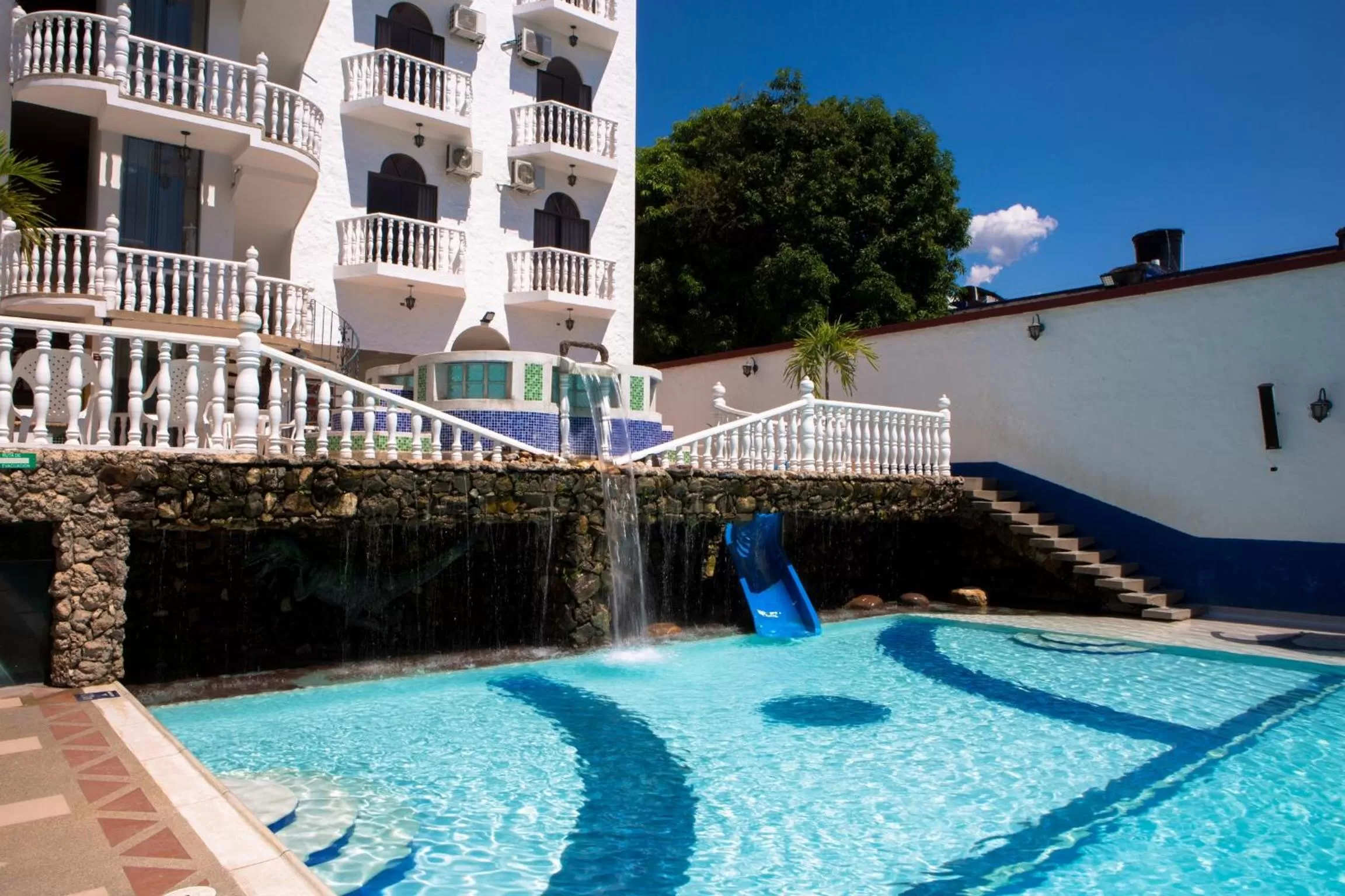 Swimming pool in Hotel Anamichu Suites