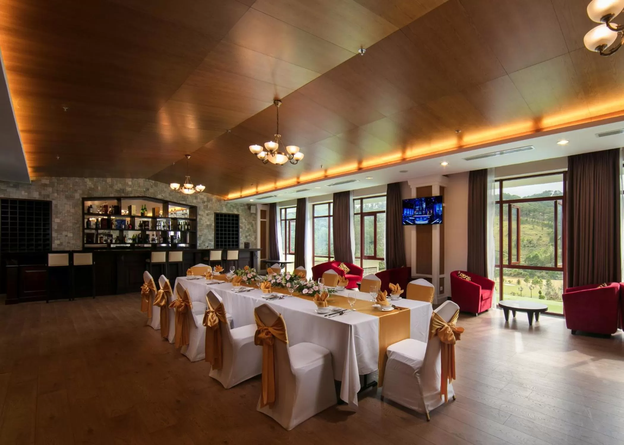 Restaurant/places to eat in Swiss-Belresort Tuyen Lam