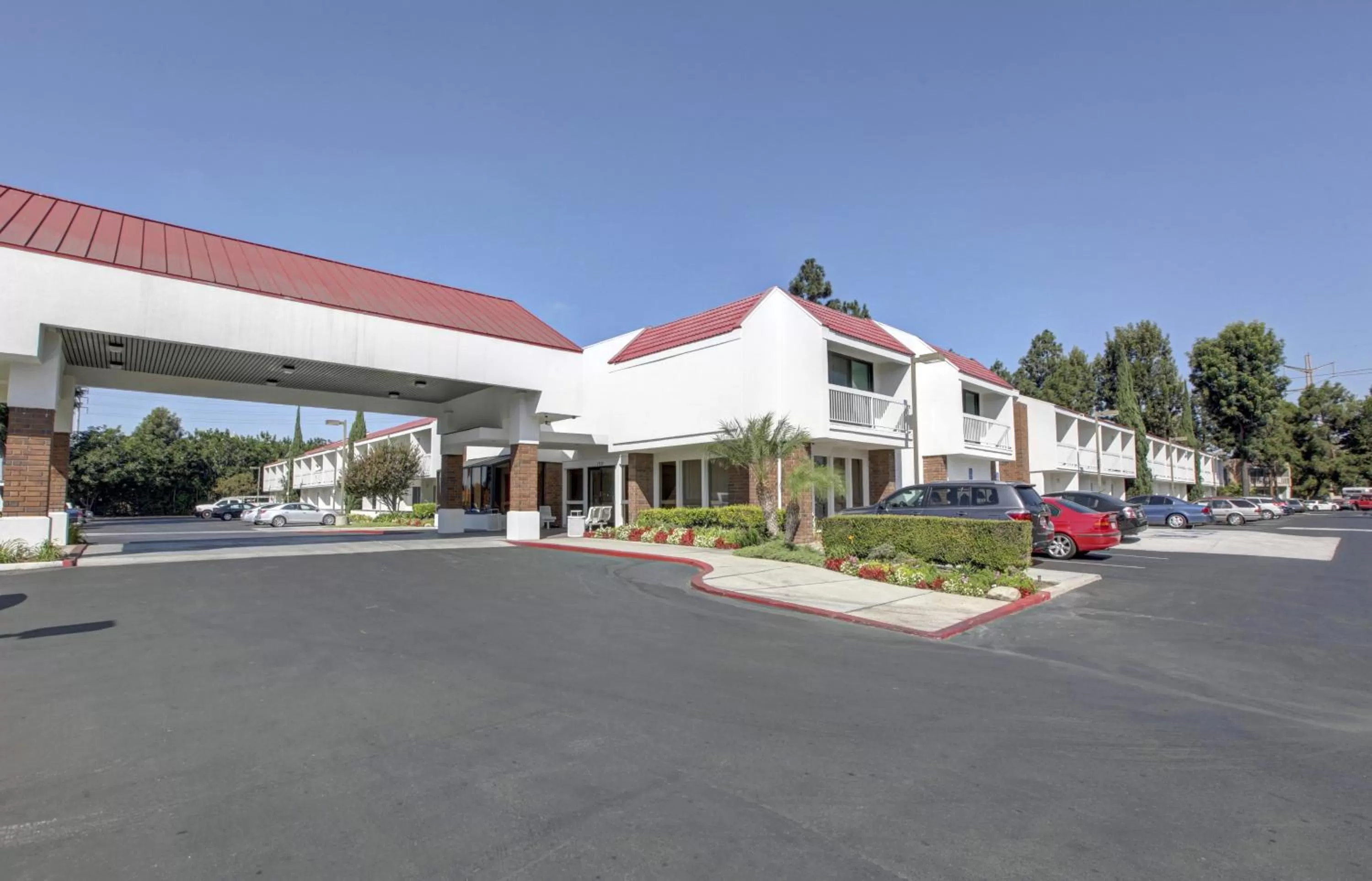 Facade/entrance in Motel 6-Santa Ana, CA - Irvine - Orange County Airport