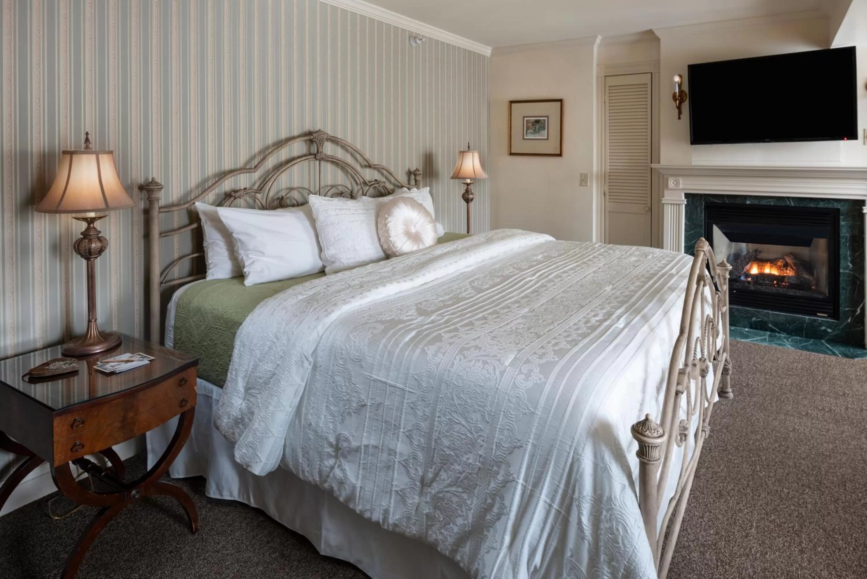 Photo of the whole room, Bed in The Inn at Thorn Hill